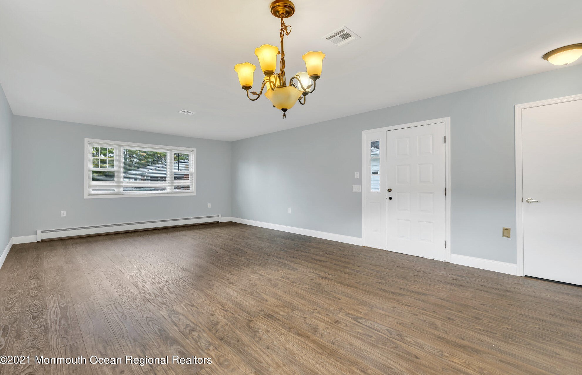10 Linstead Ct, Toms River NJ  08757-6127 exterior