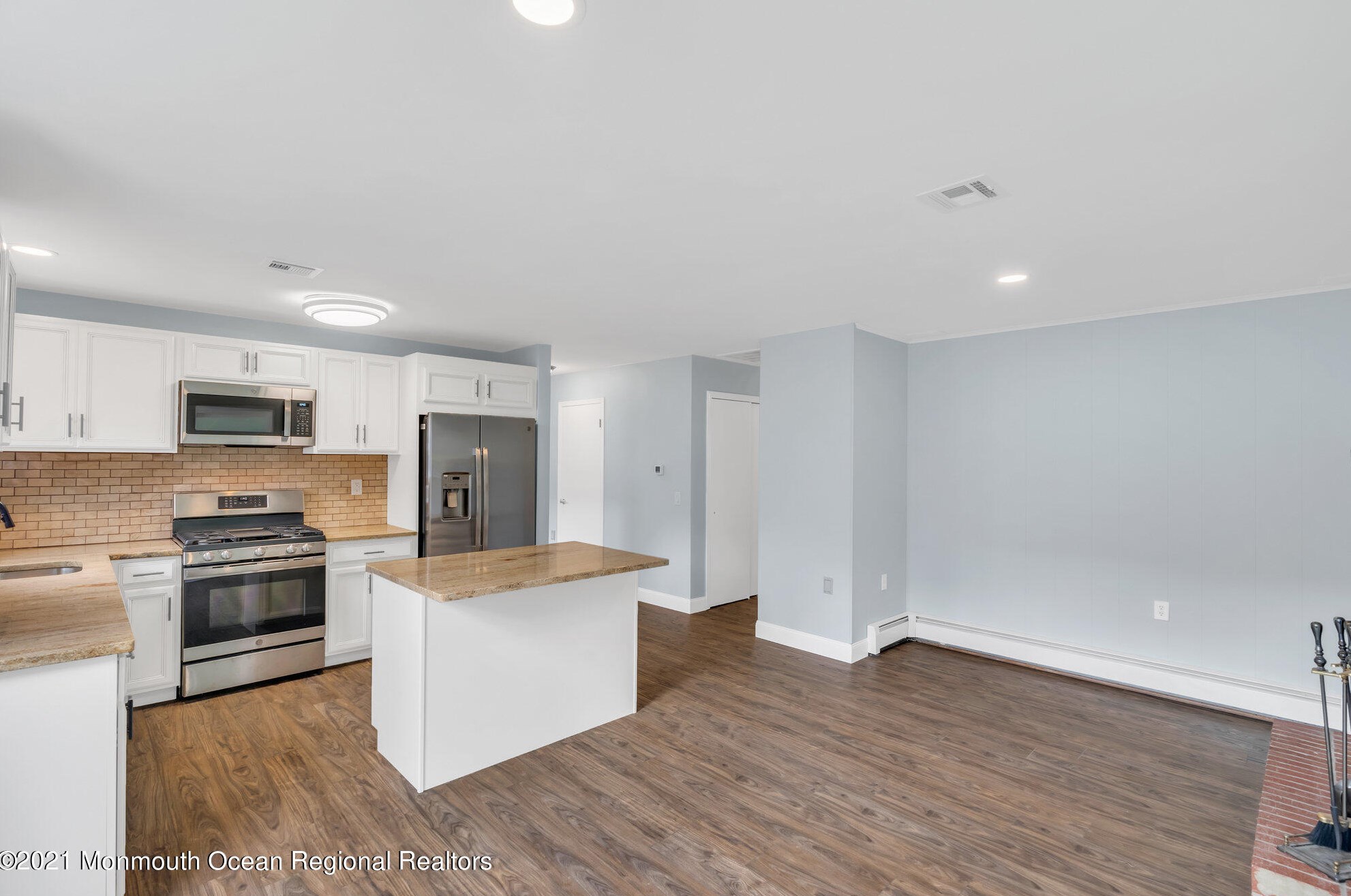 10 Linstead Ct, Toms River NJ  08757-6127 exterior