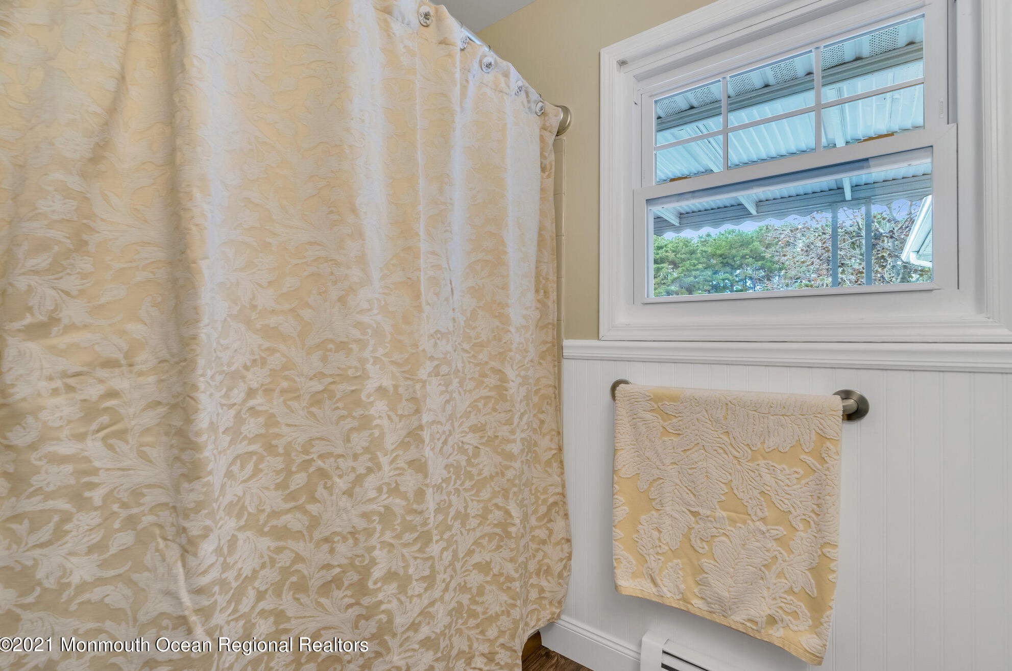 10 Linstead Ct, Toms River NJ  08757-6127 exterior
