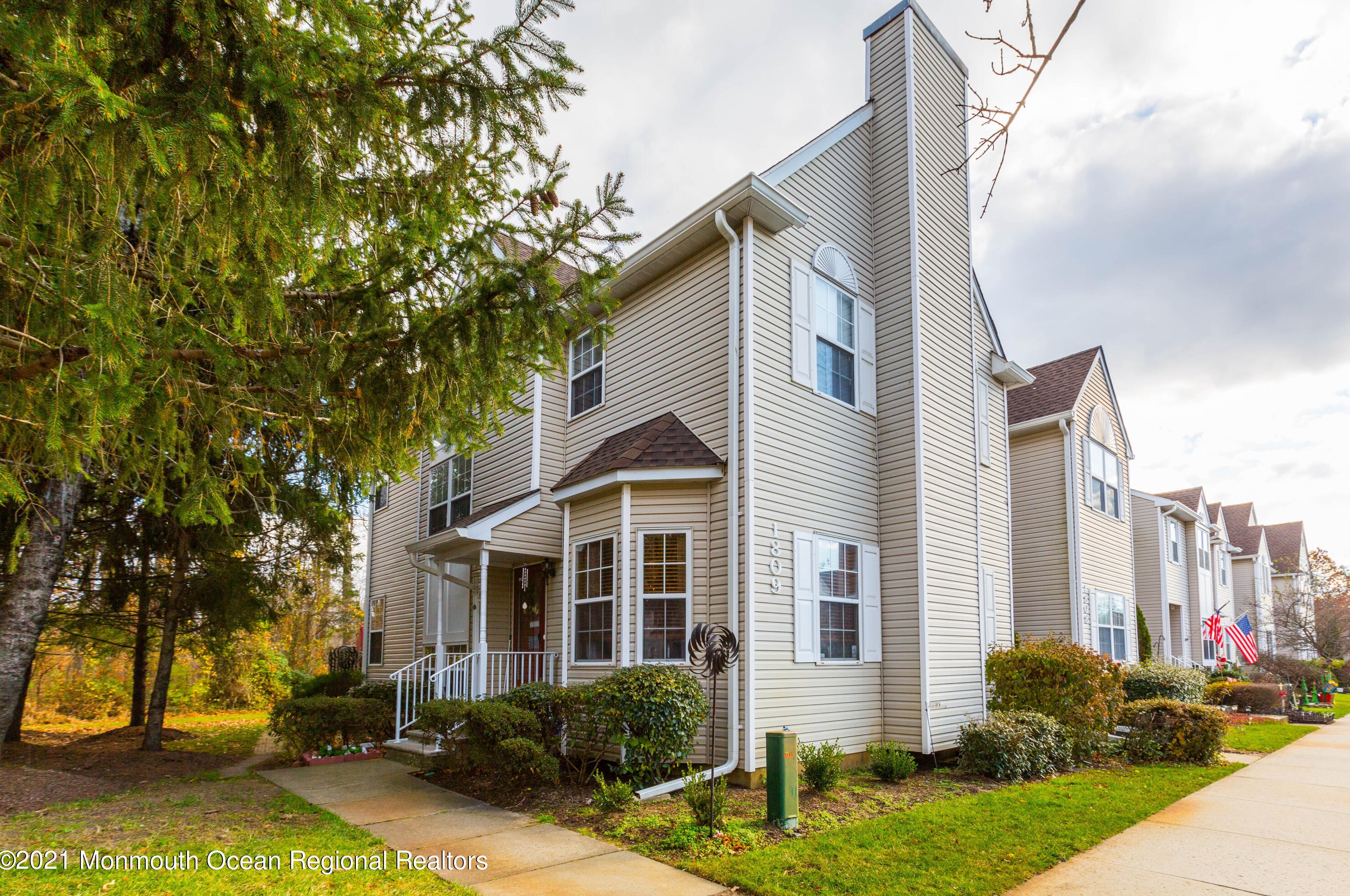 1809 Wagon Wheel Ct, East Freehold, NJ 07728