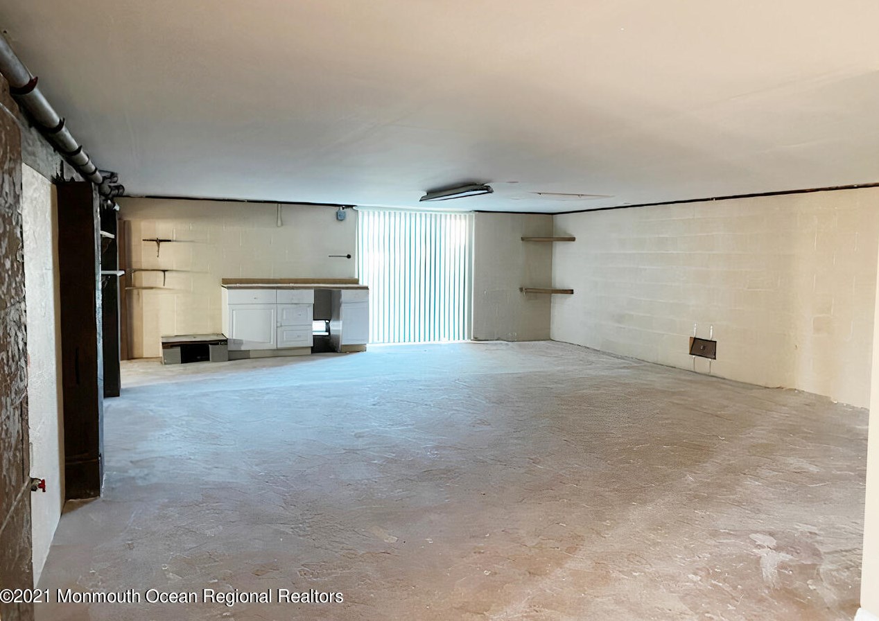 1064 Radio Rd, Tuckerton NJ  08087-1517 exterior