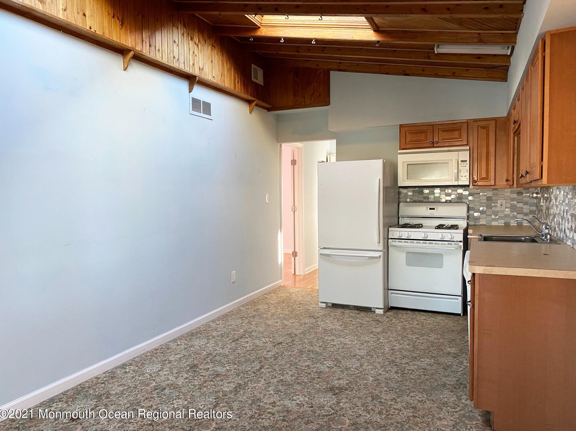 1064 Radio Rd, Tuckerton NJ  08087-1517 exterior