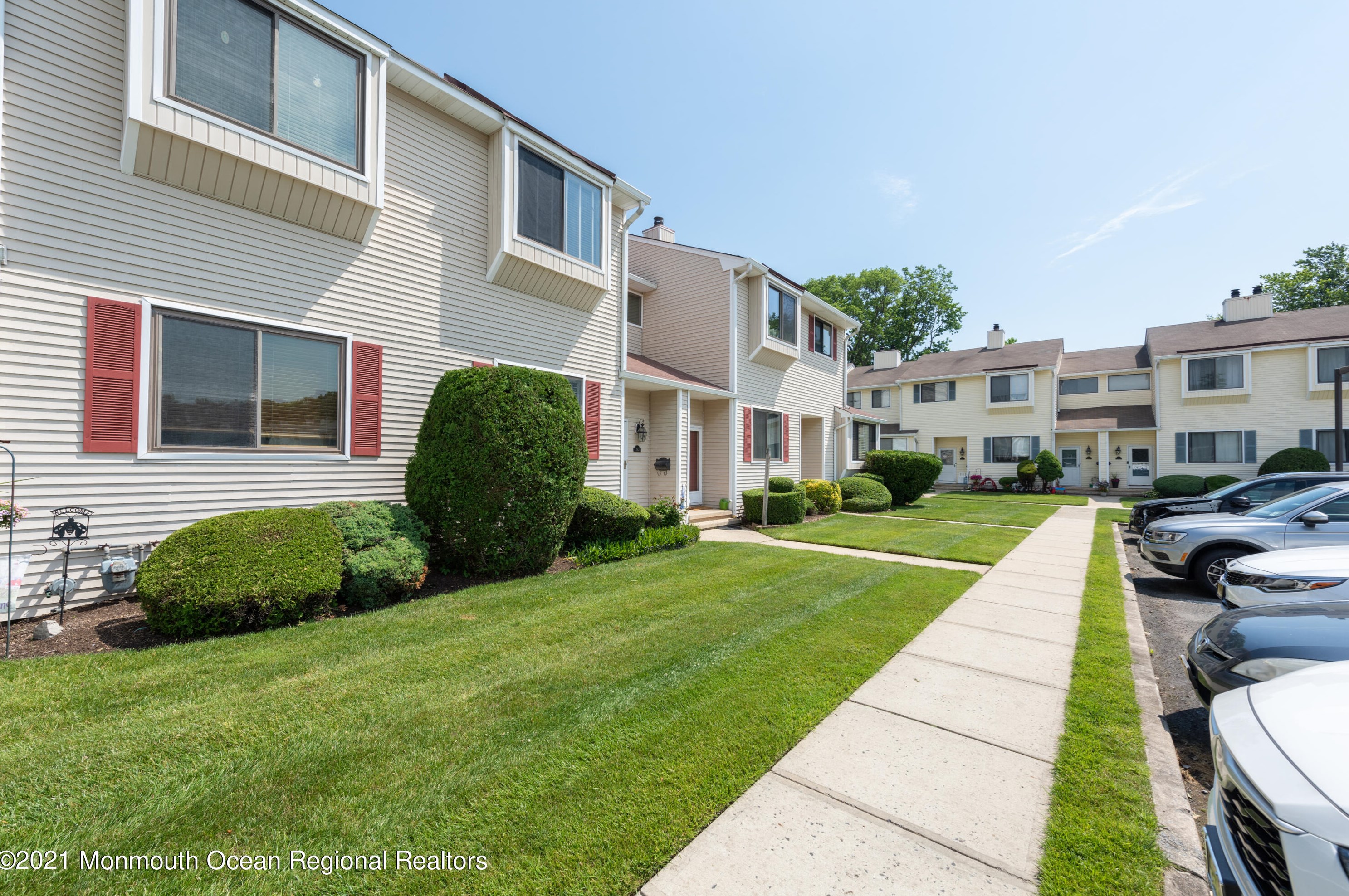 263 Clubhouse Dr, Middletown, NJ 07748