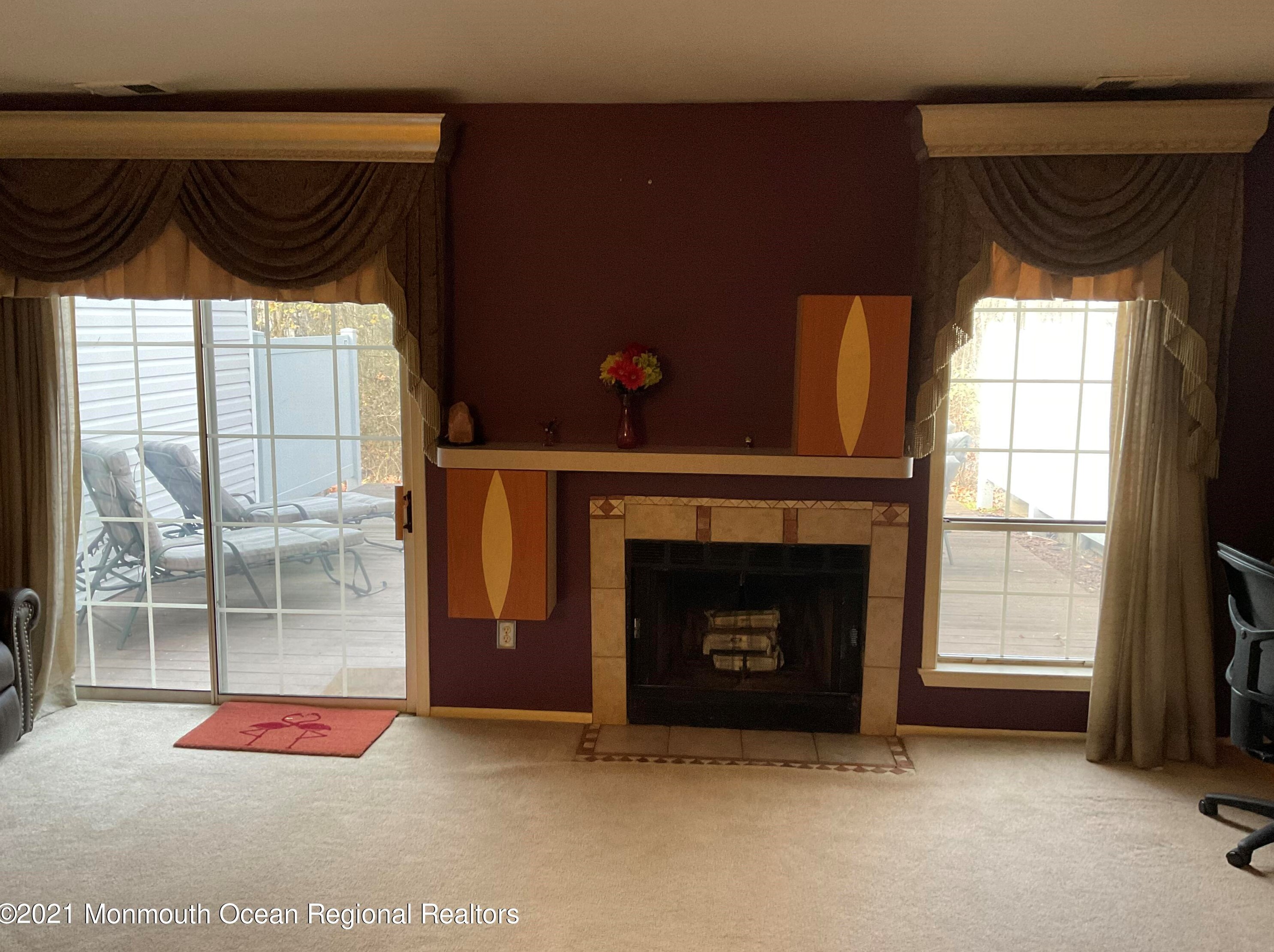 82 Foxwood Pl, Morganville, NJ 07751