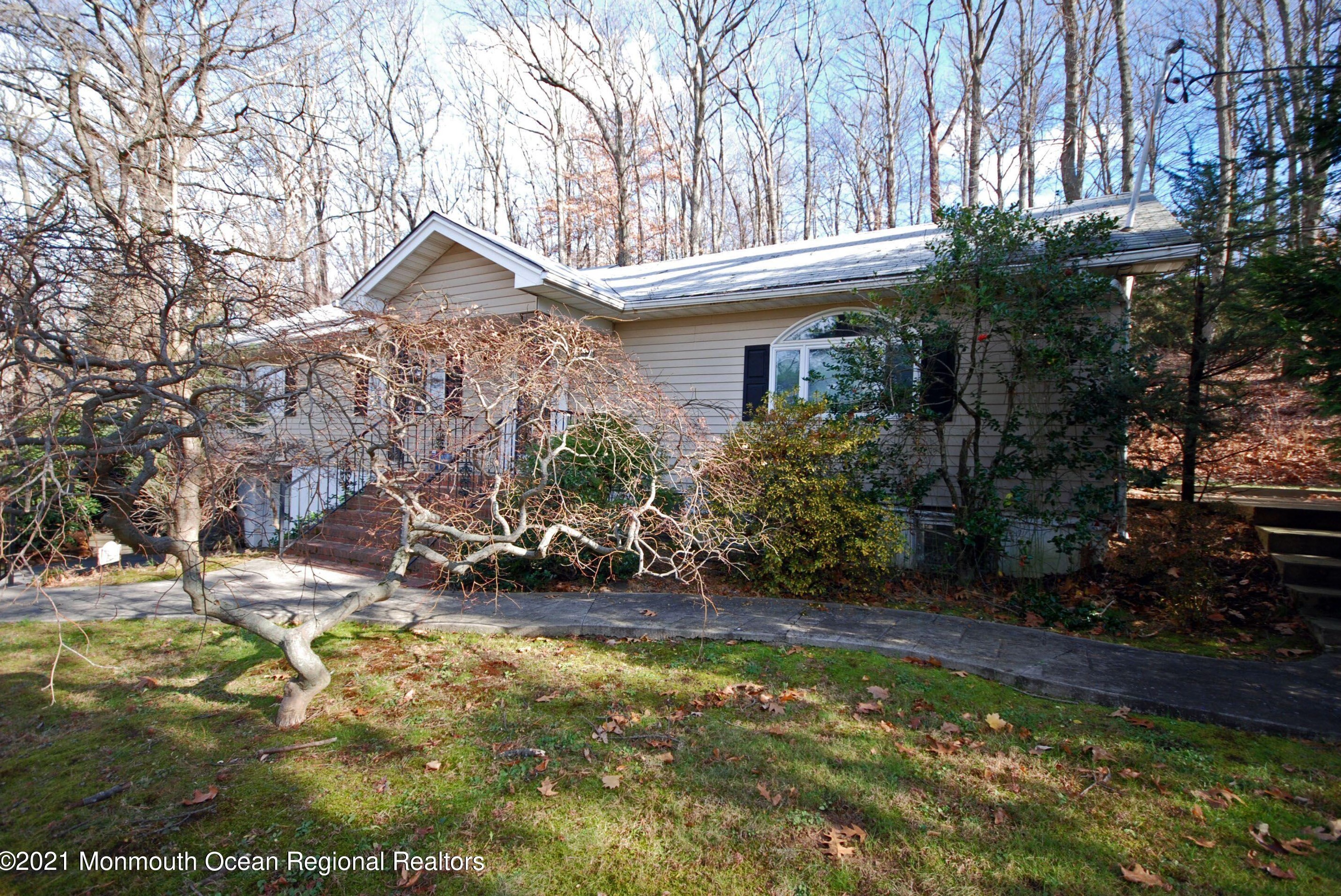 5 Harmony Hill Rd, Upper Freehold, NJ 08501-2114