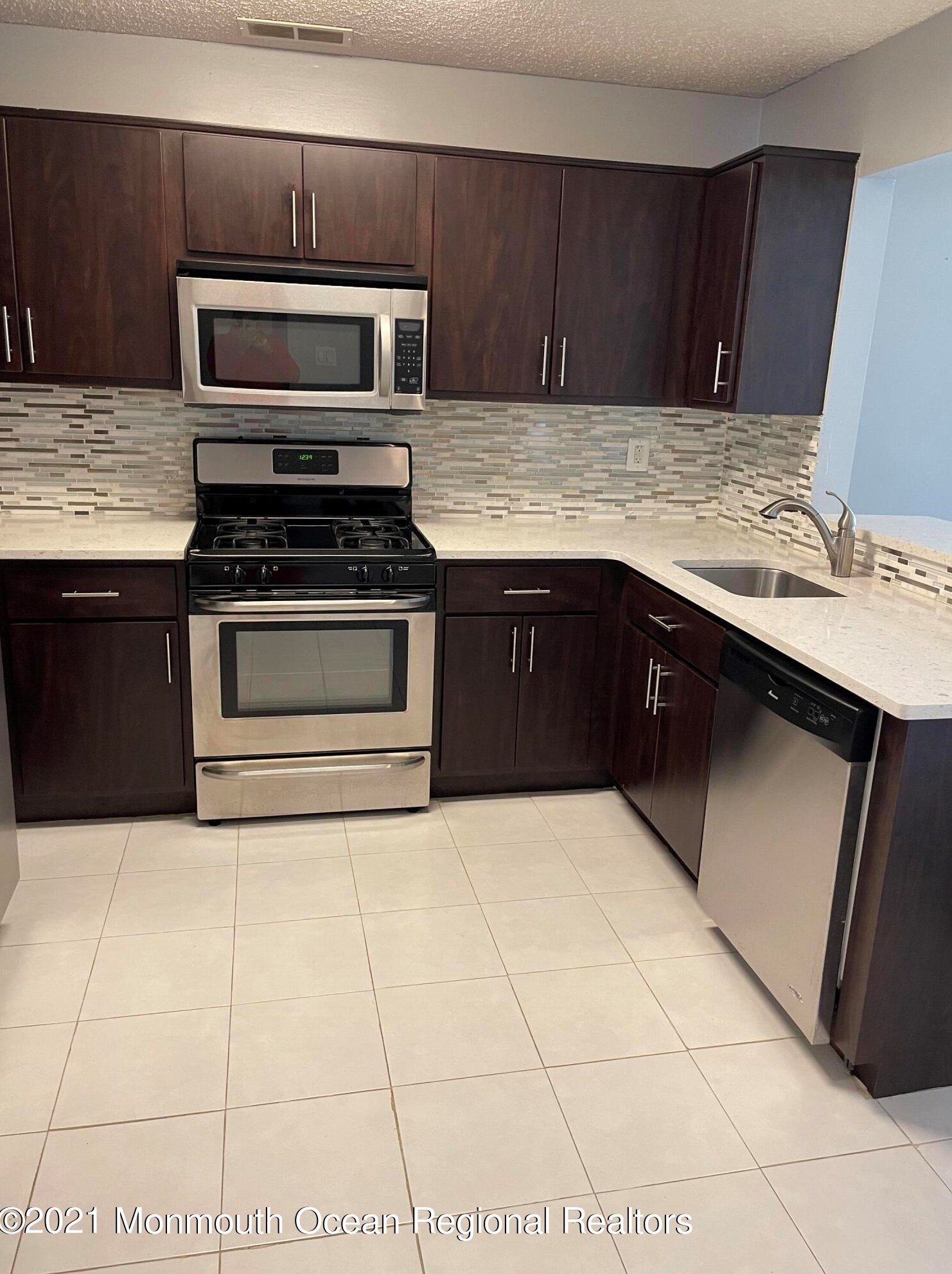195 Tulip Ln #195, East Freehold, NJ 07728