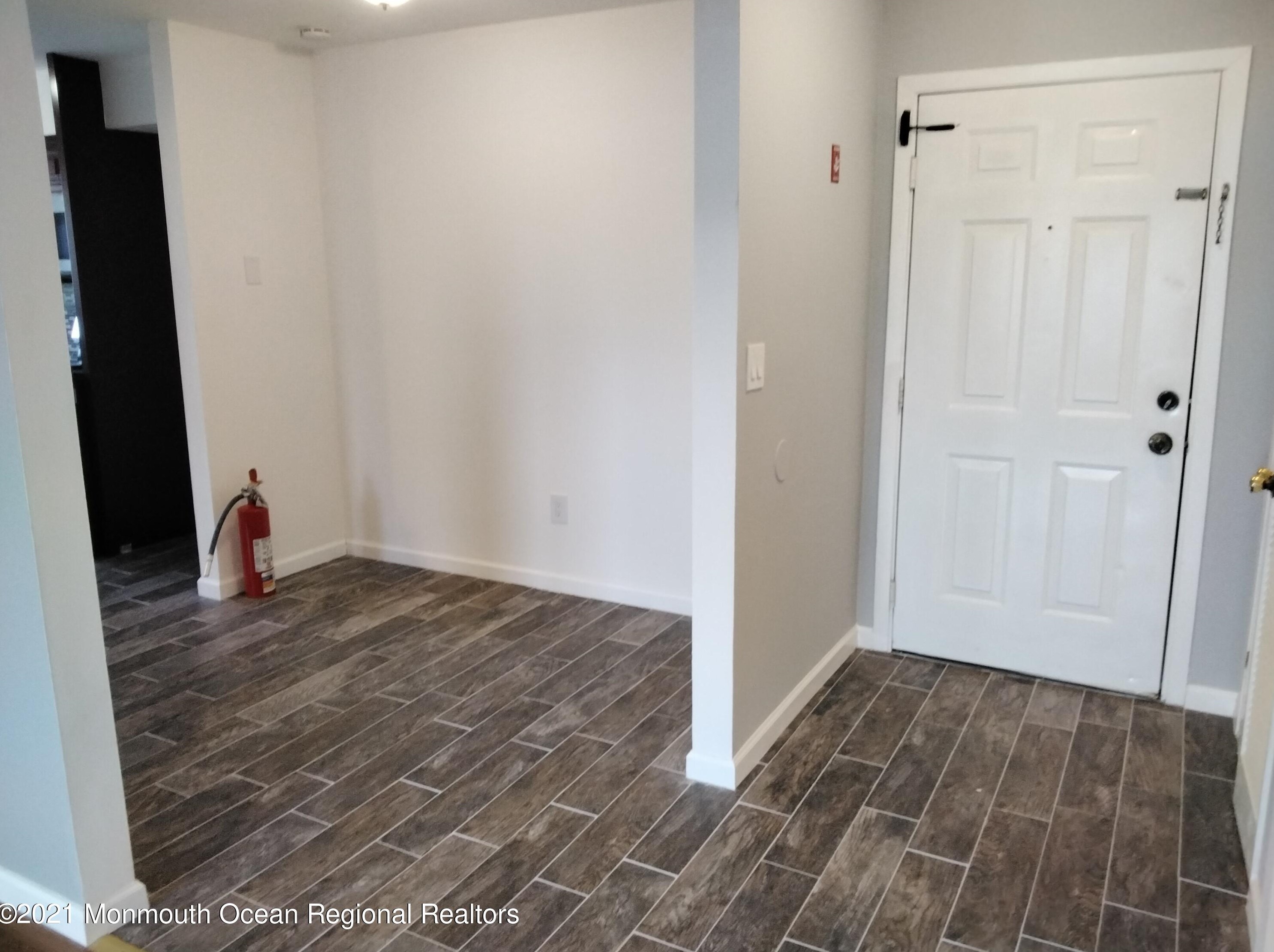 213 Main St Apt 18, Ideal Beach, NJ 07734