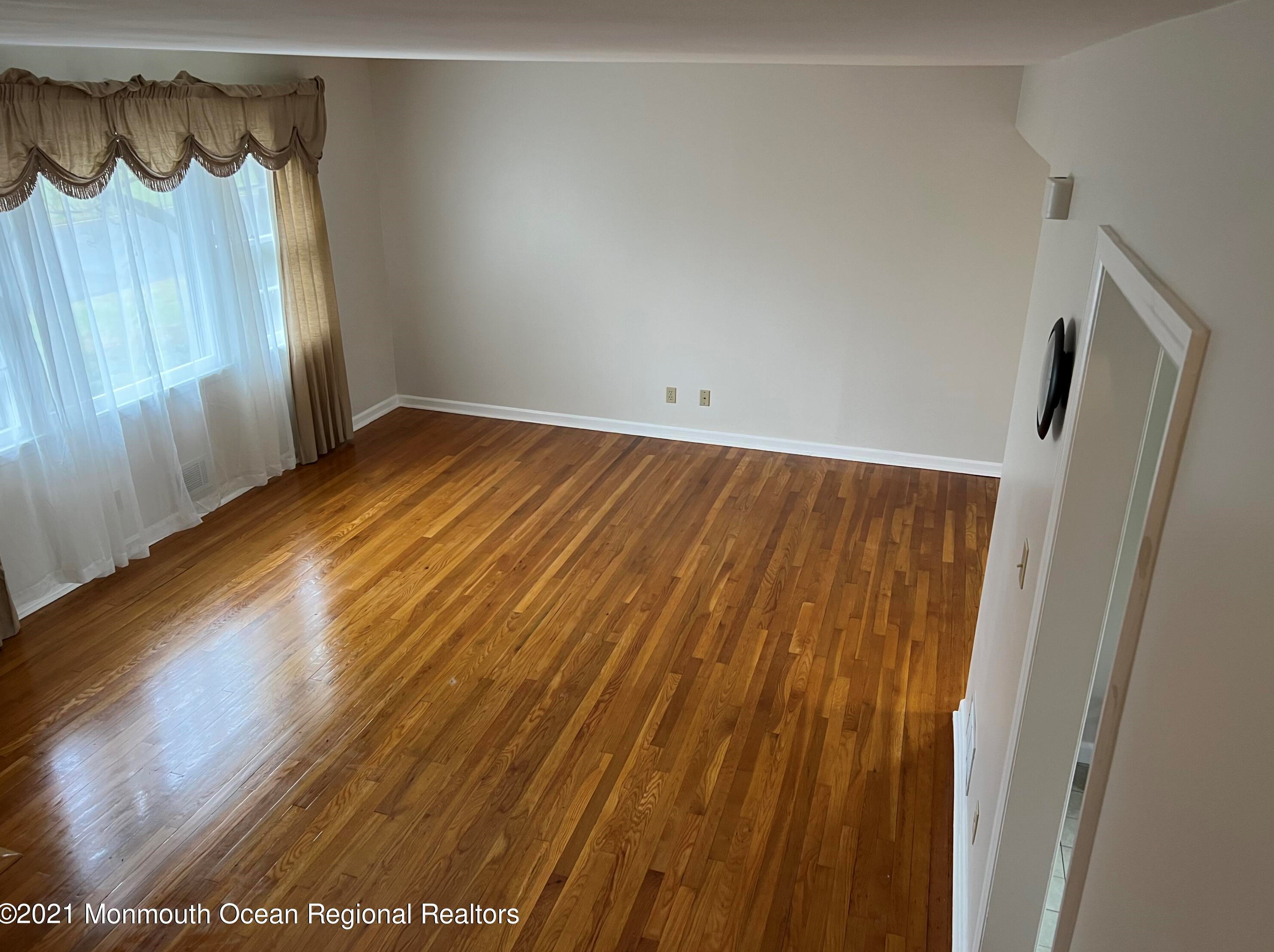 120 Irwin Pl, Middletown, NJ 07748