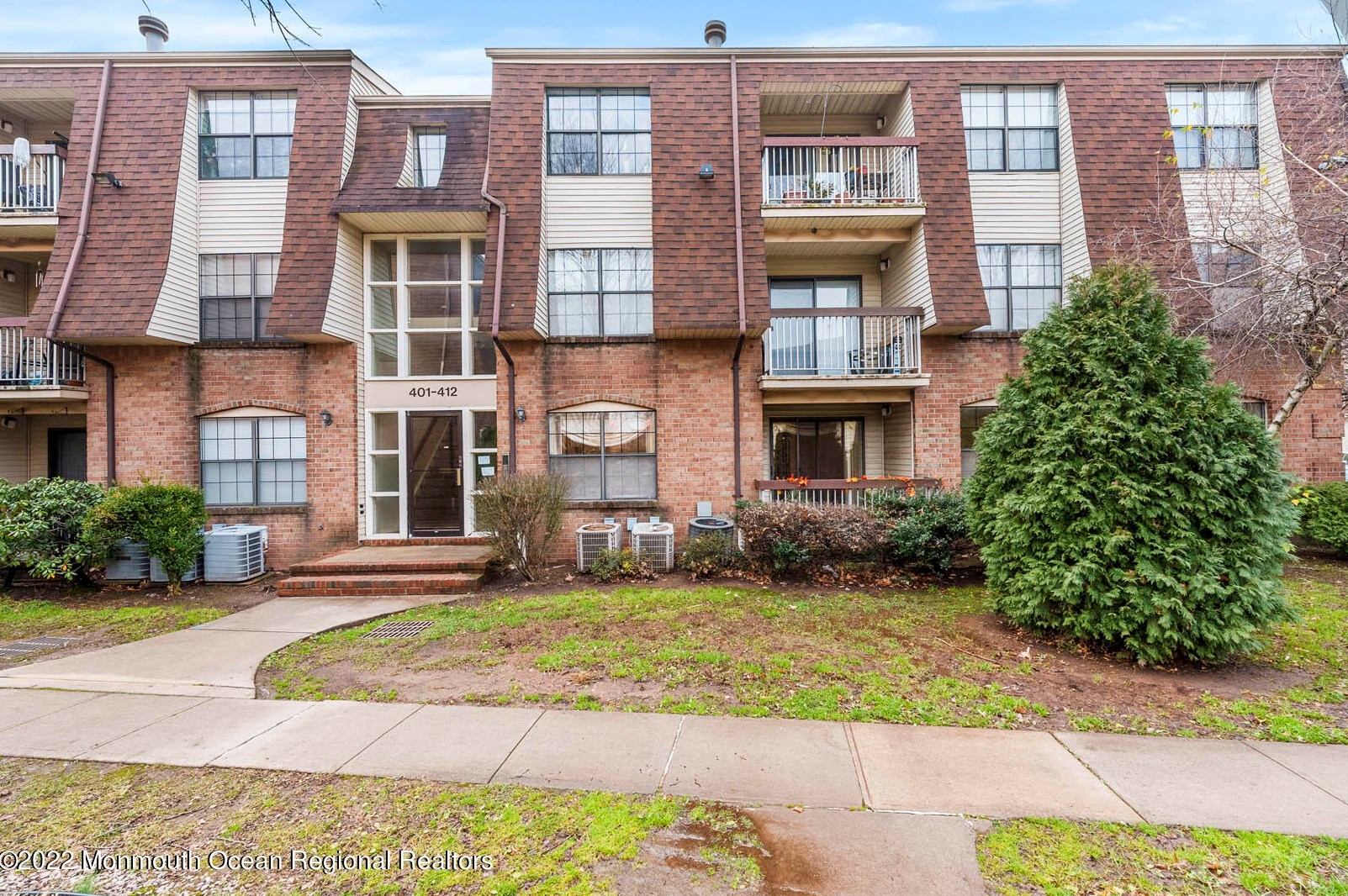 402 Hidden Village Dr #402, Perth Amboy, NJ 08862