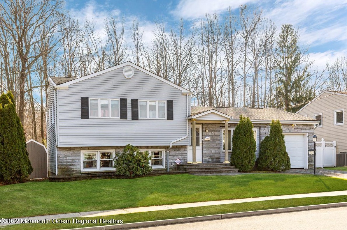 53 Stanford Dr, Hazlet, NJ 07730