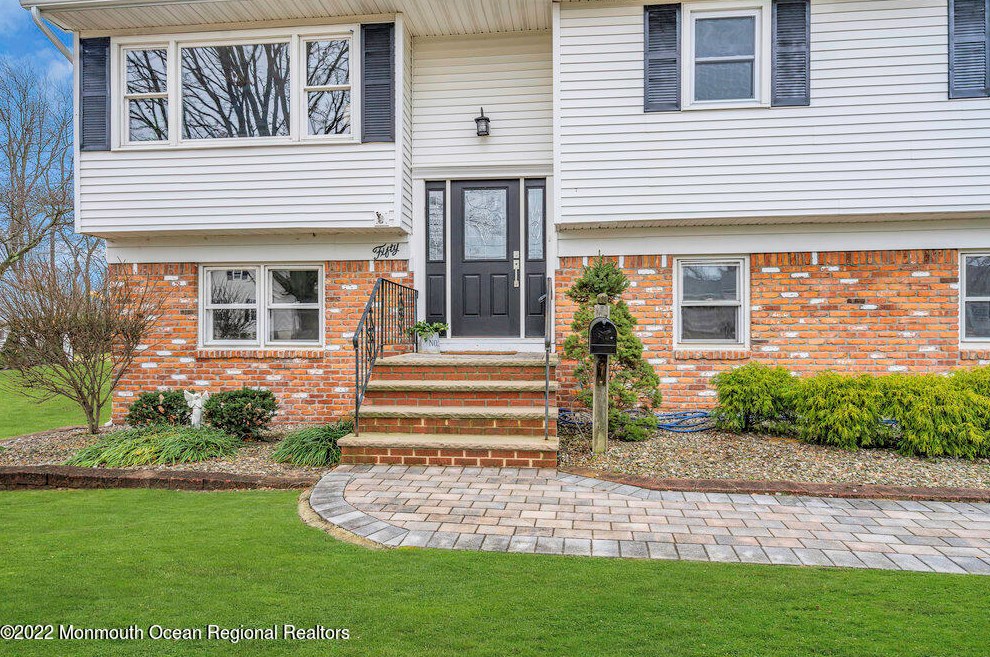 50 Warren Pl, Middletown, NJ 07748