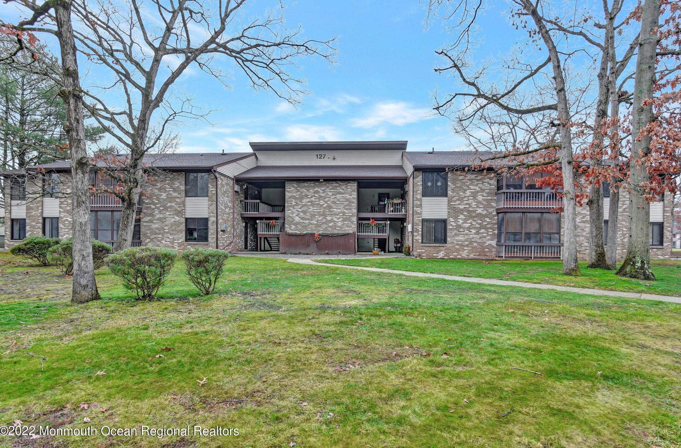 127 Amberly Dr #f, Millstone Township, NJ