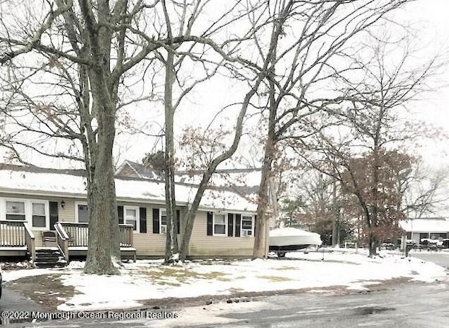 623 Oakwood Dr, Lacey, NJ 08731