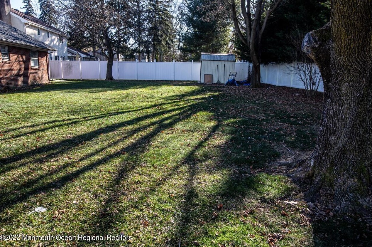 22 Telegraph Hill Rd, Holmdel Village, NJ 07733