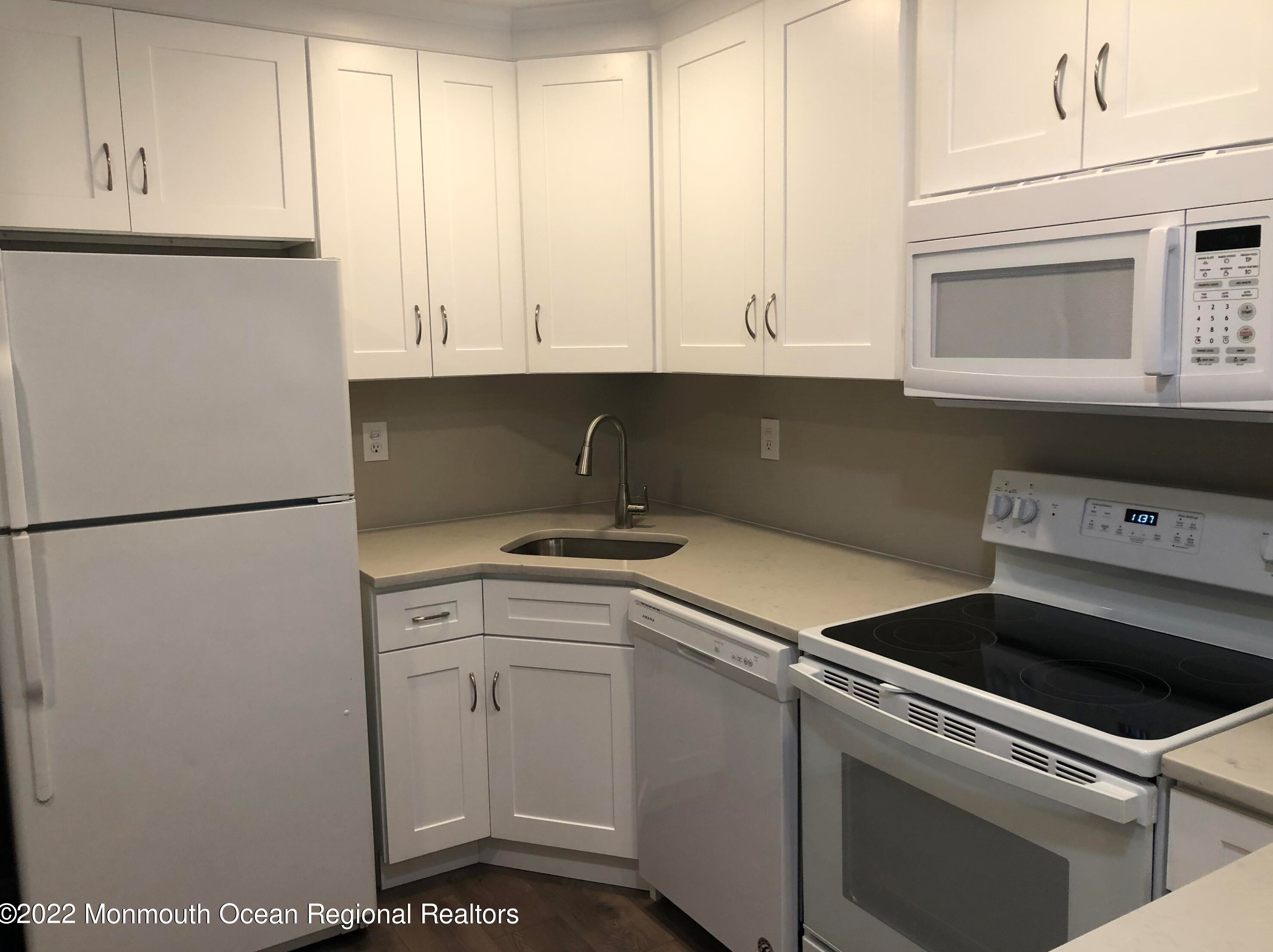 128 Amberly Dr #c, Millstone Township, NJ