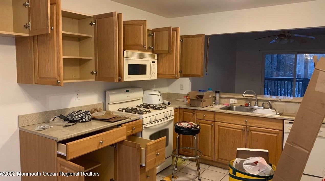39 Oakland Bay Ct, Tuckerton, NJ 08087