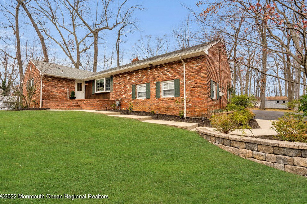 221 Woodland Dr, Lincroft, NJ 07738