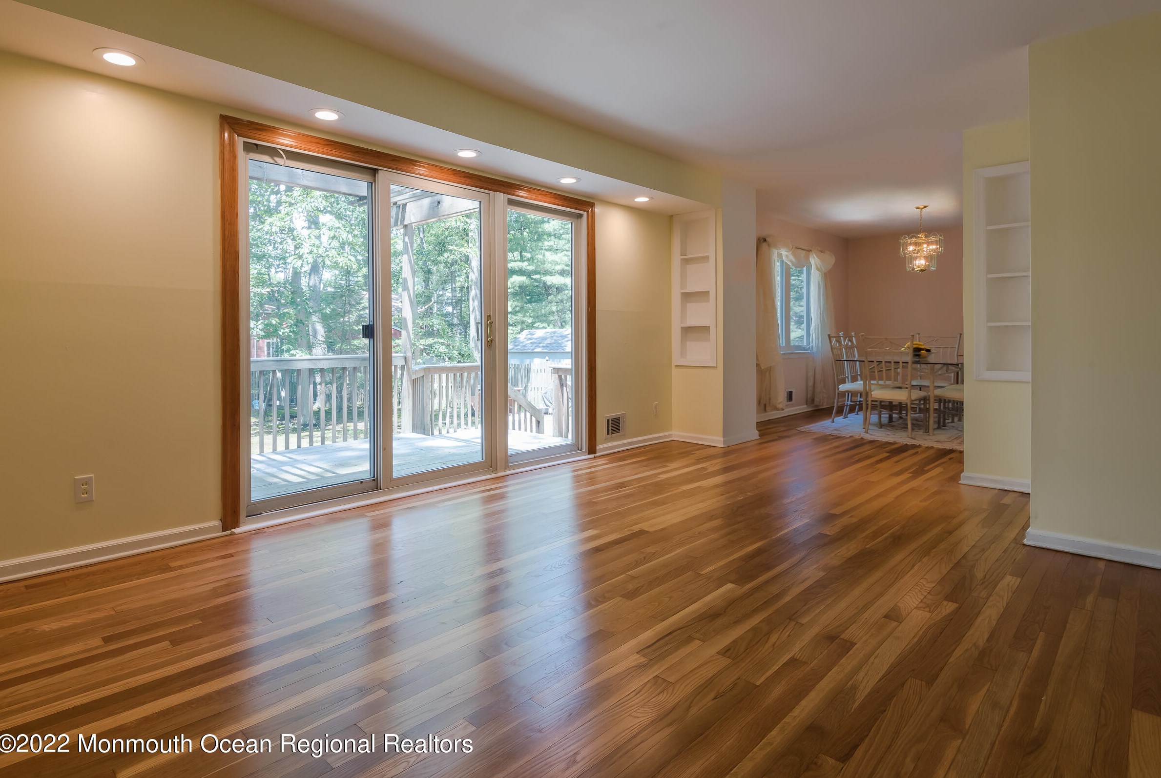 19 Teabury Ln, Oakhurst, NJ 07755
