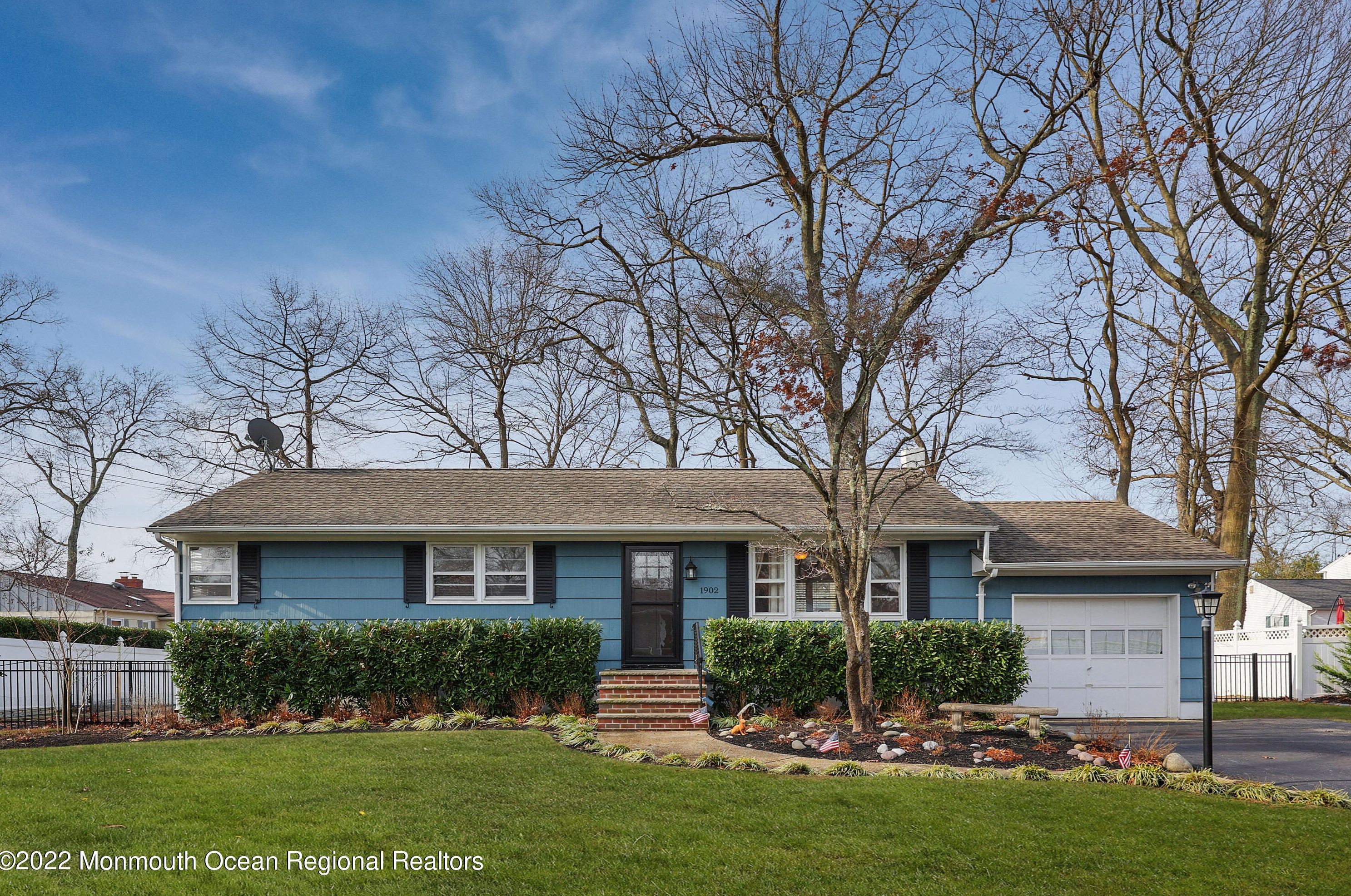 1902 Fanwood St, Oakhurst, NJ 07755-2709