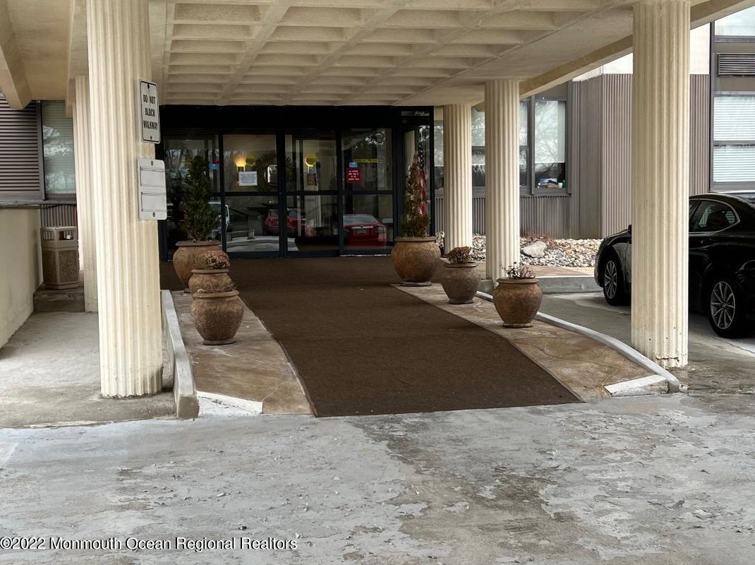 1 Scenic Dr # 1, Monmouth Hills, NJ 07732