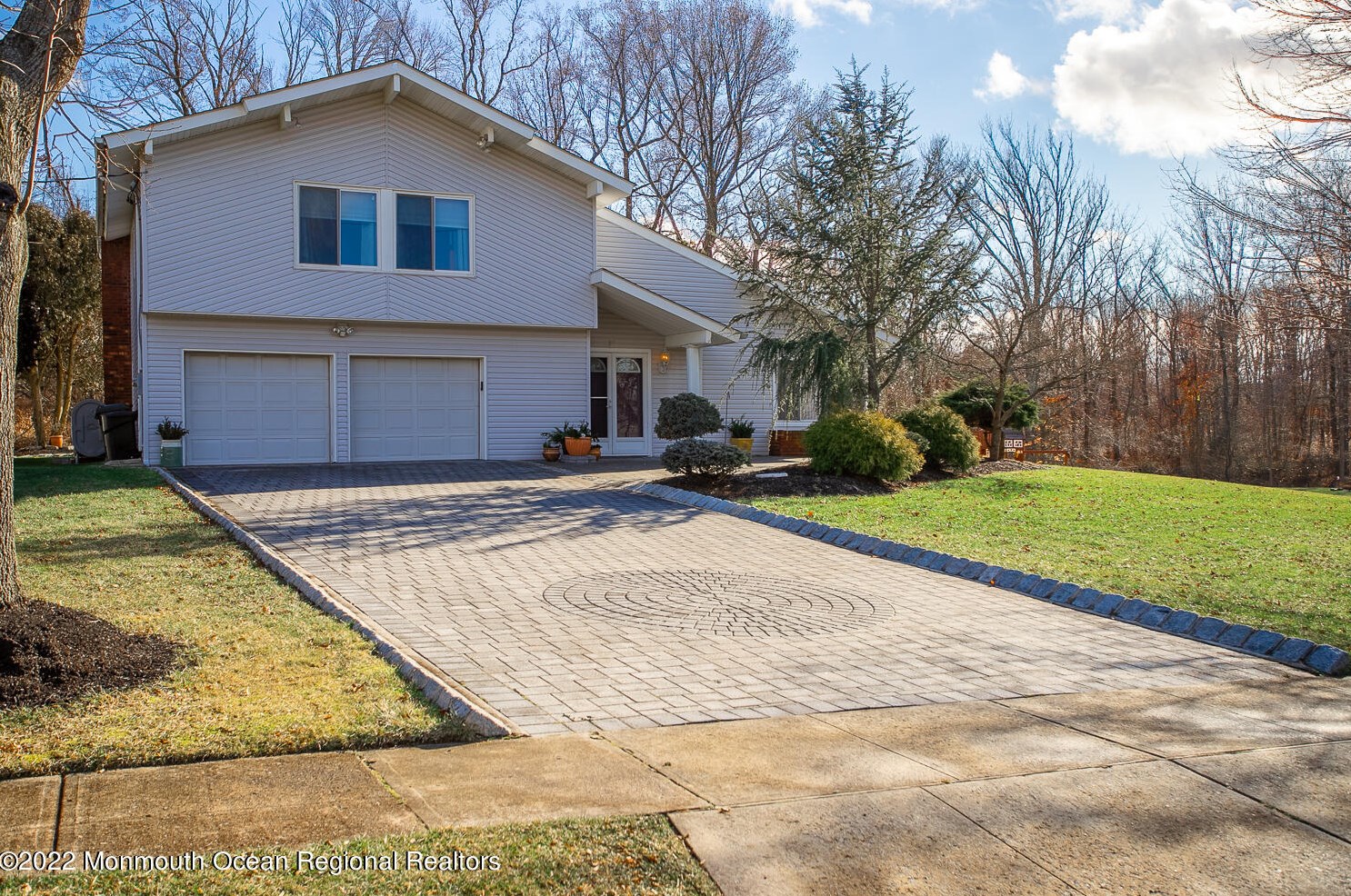 32 Edwards Dr, East Freehold, NJ 07728
