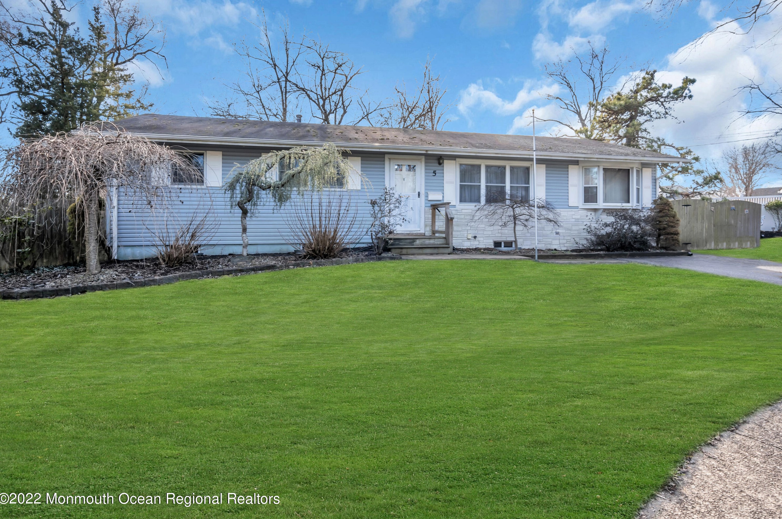 5 Trinity Pl, Jackson Twp, NJ 08527