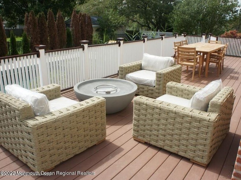 18 Riverdale Ave, Monmouth Beach, NJ 07750