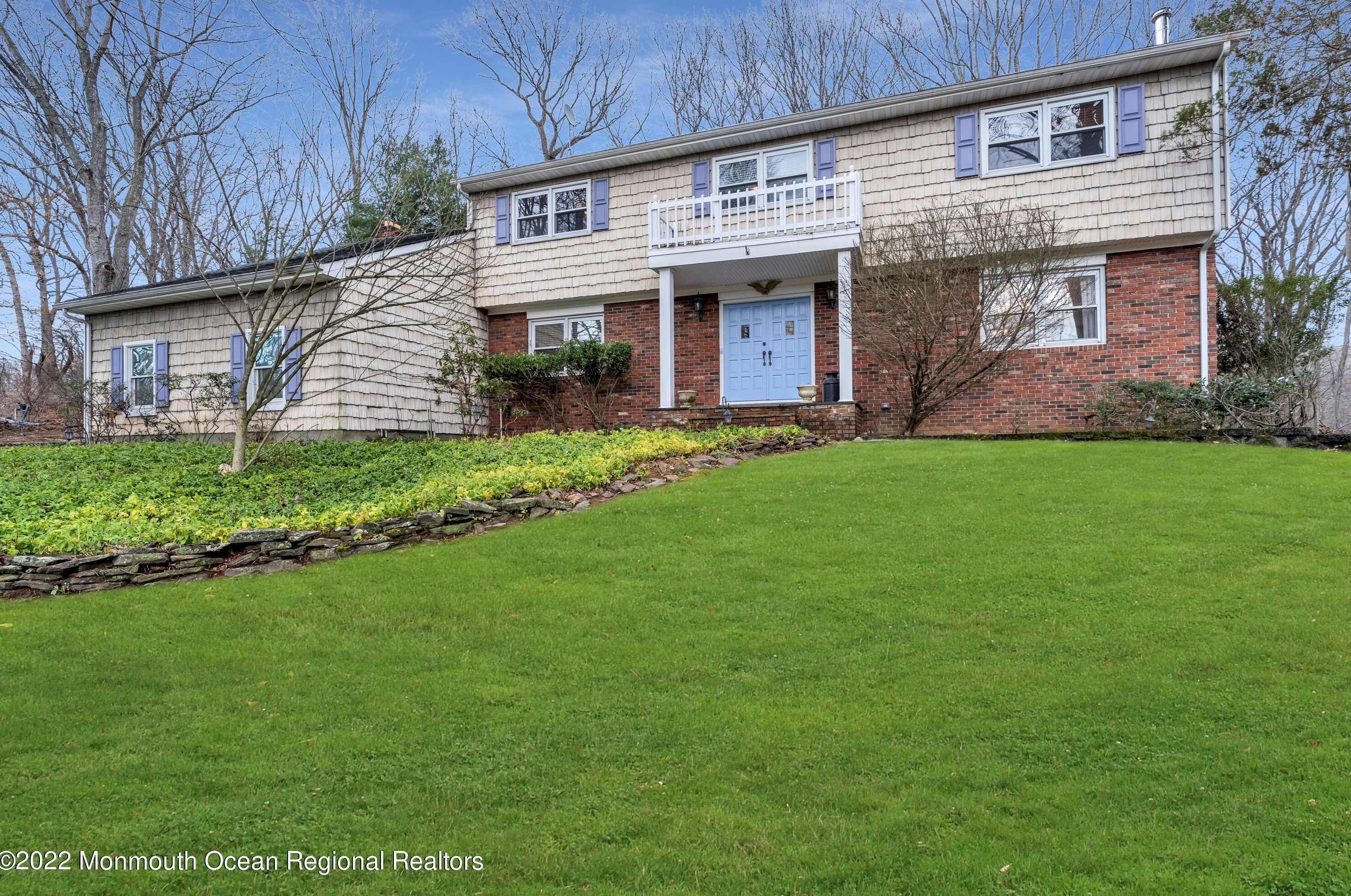 11 Woodside Pl, Holmdel Village, NJ 07733