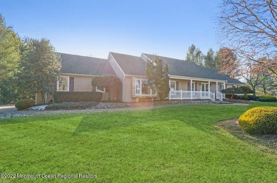 10 Apple Grove Dr, Holmdel Village, NJ 07733