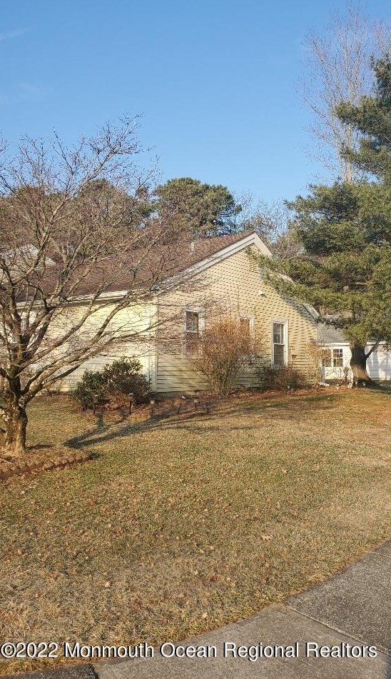17 Norwick Dr, Lacey, NJ 08731