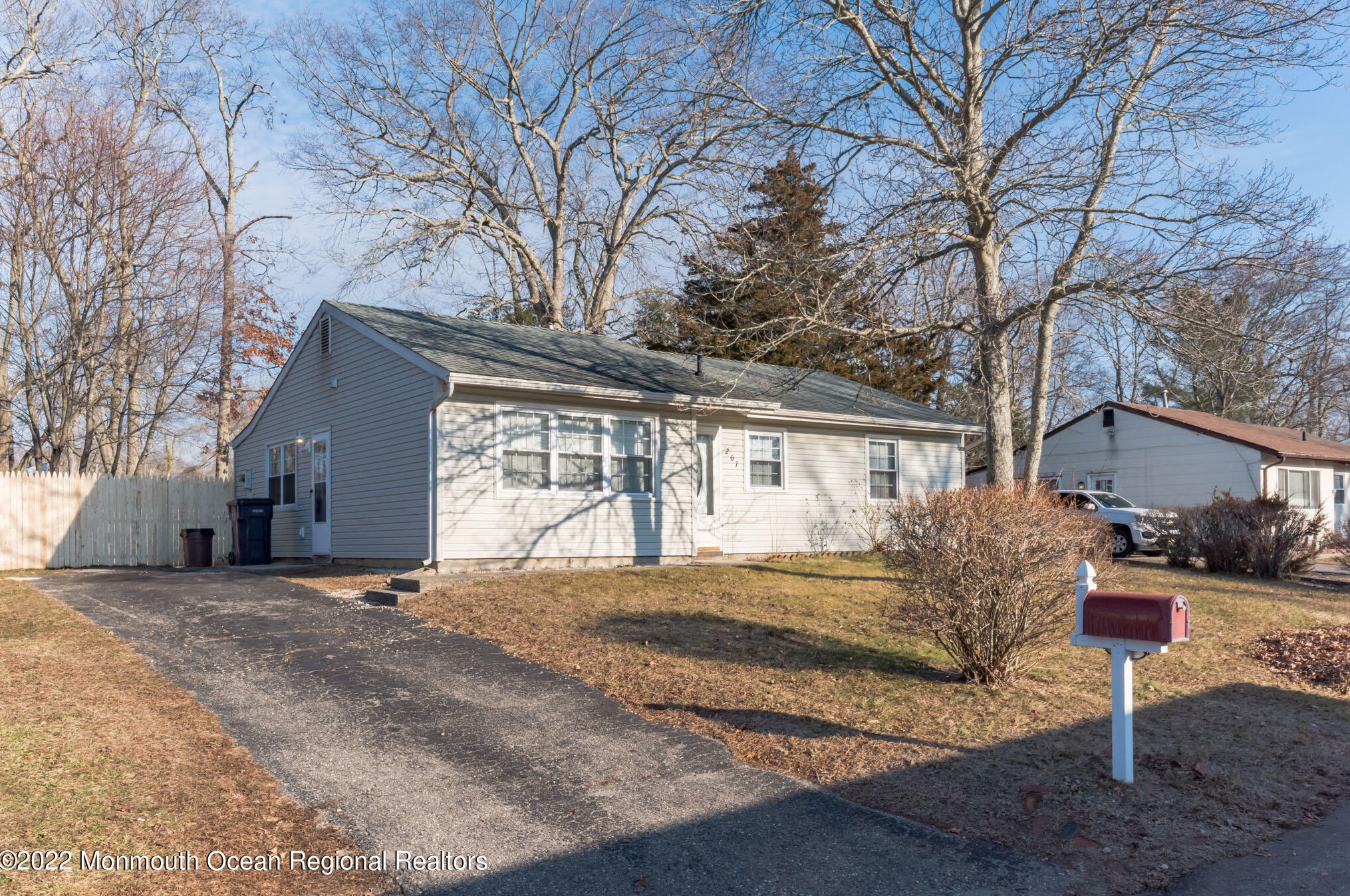 207 Lake Crystalbrook Dr, Tuckerton, NJ 08087