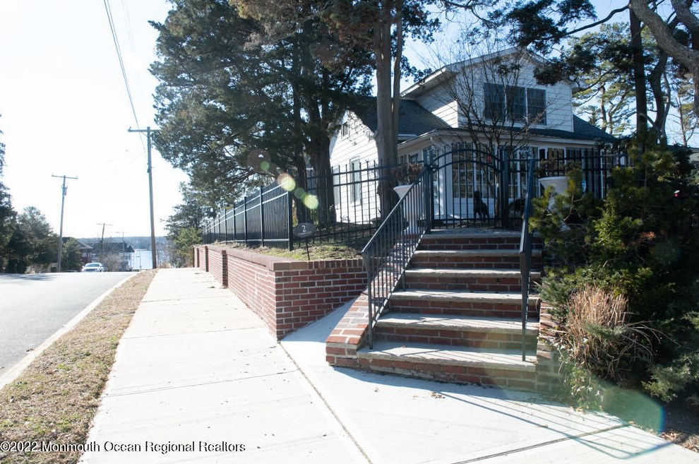 2 Summit Ave, Island Heights, NJ 08732