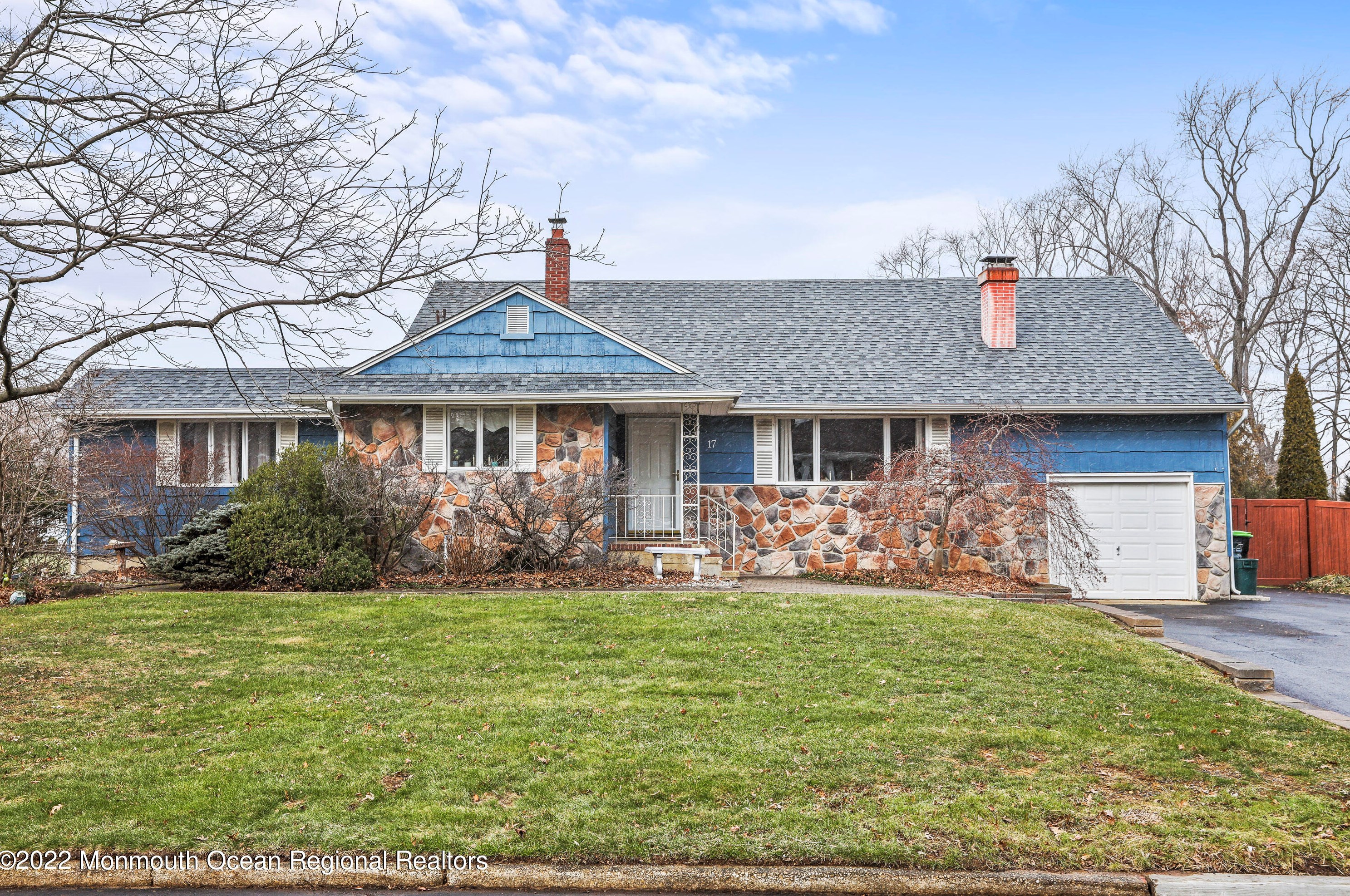 17 Deerfield Rd, Holmdel Village, NJ 07733
