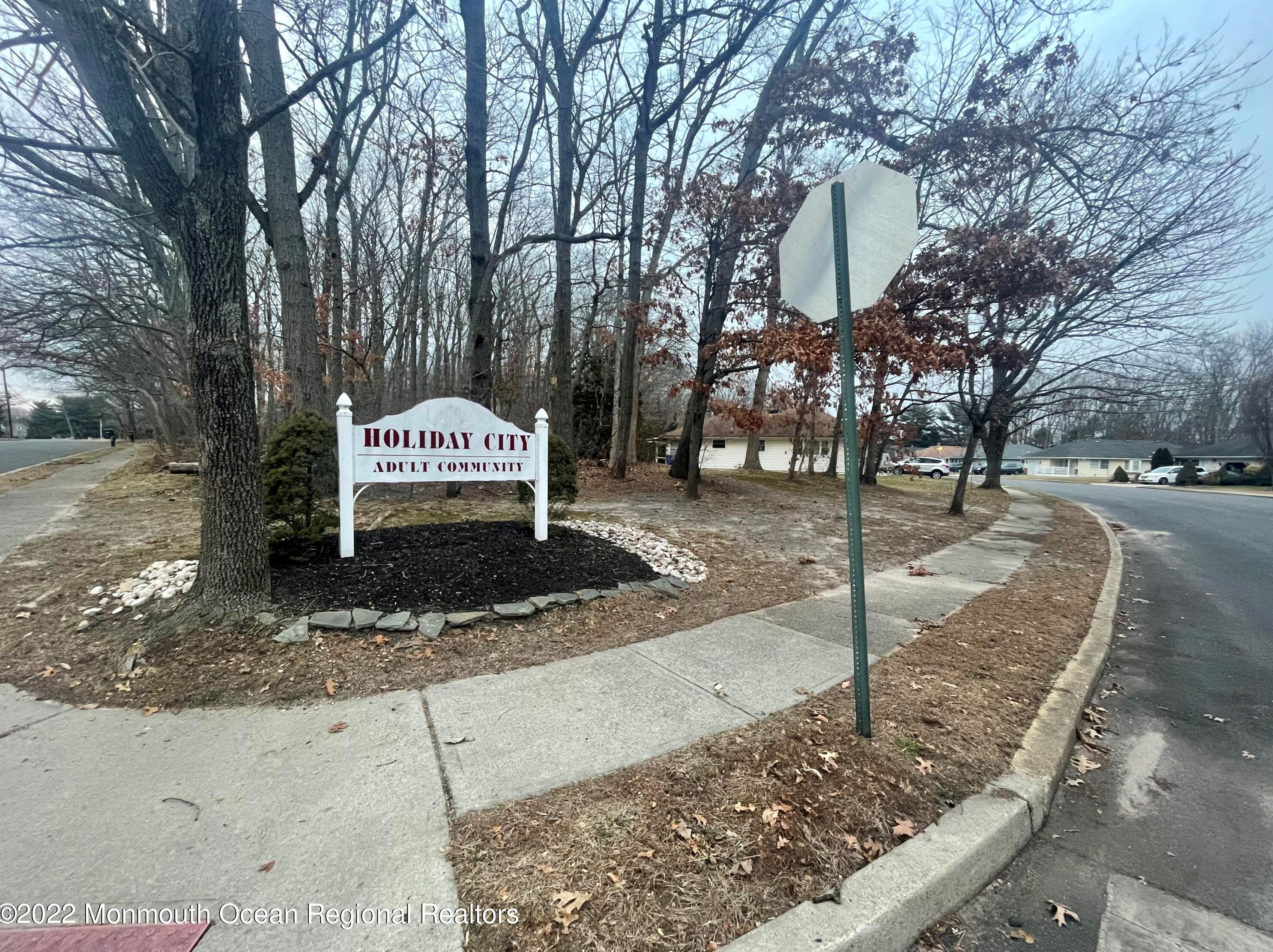 48 Mount Rushmore Dr, Toms River, NJ 08753-1425