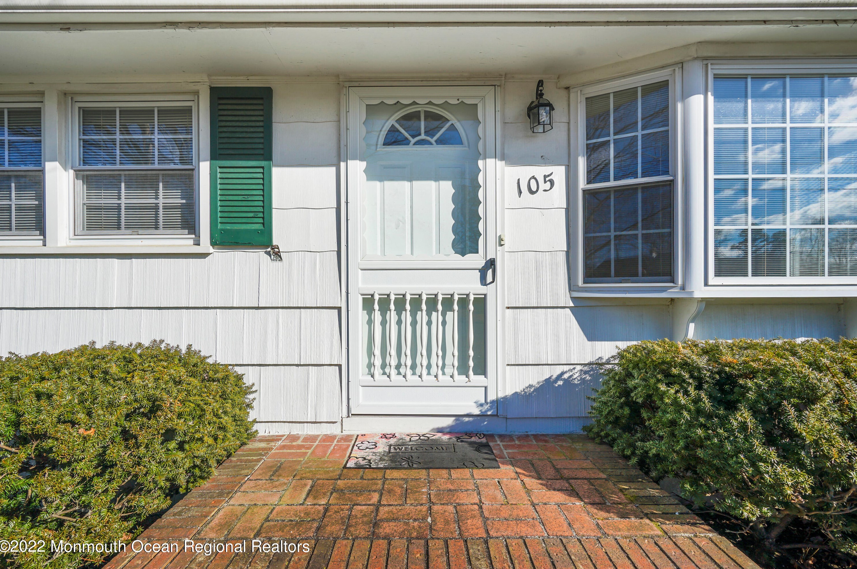 105 Hemlock Dr, Wall Township, NJ 07753