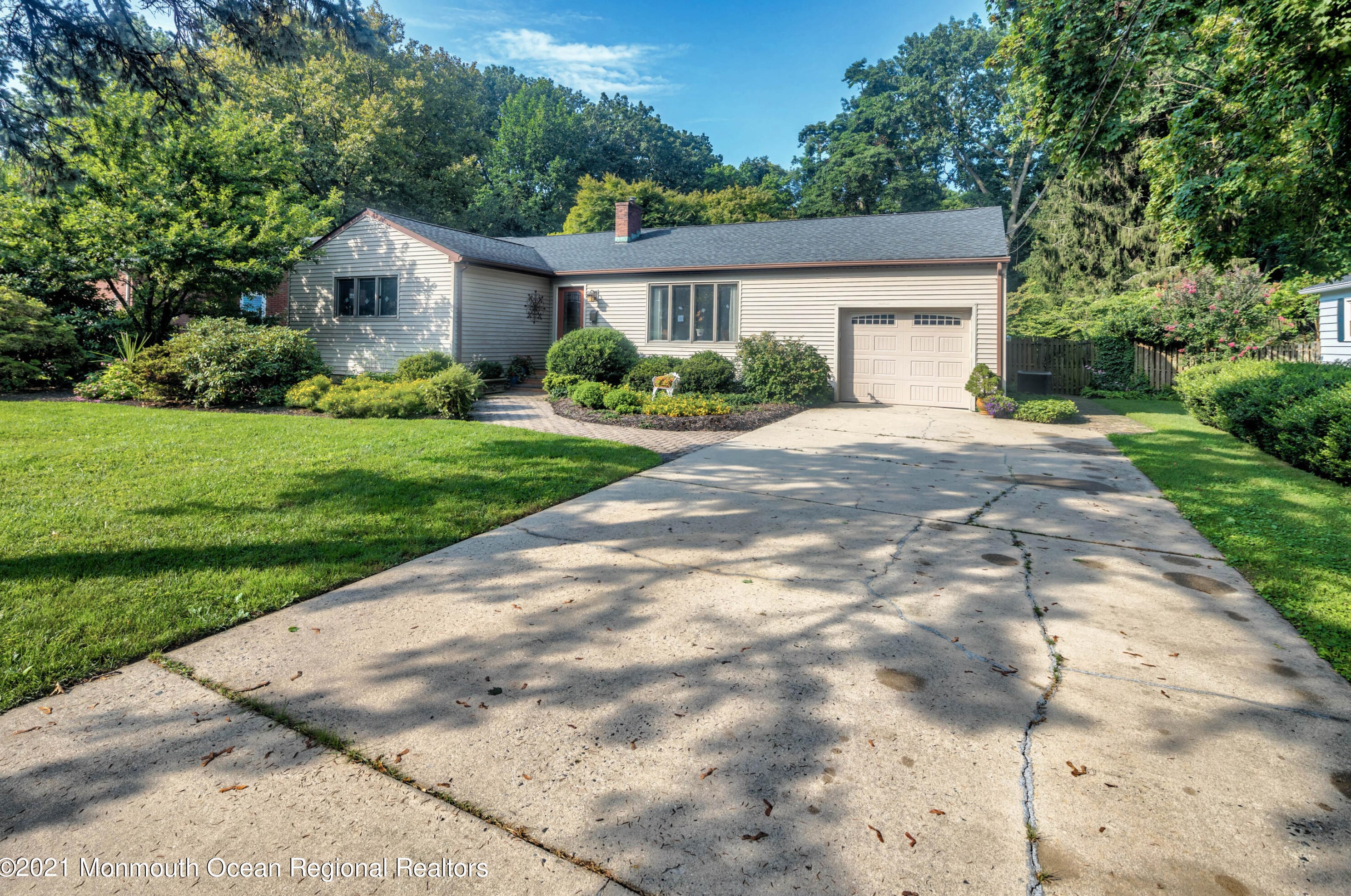 8 Rutgers Dr, Tinton Falls, NJ 07704