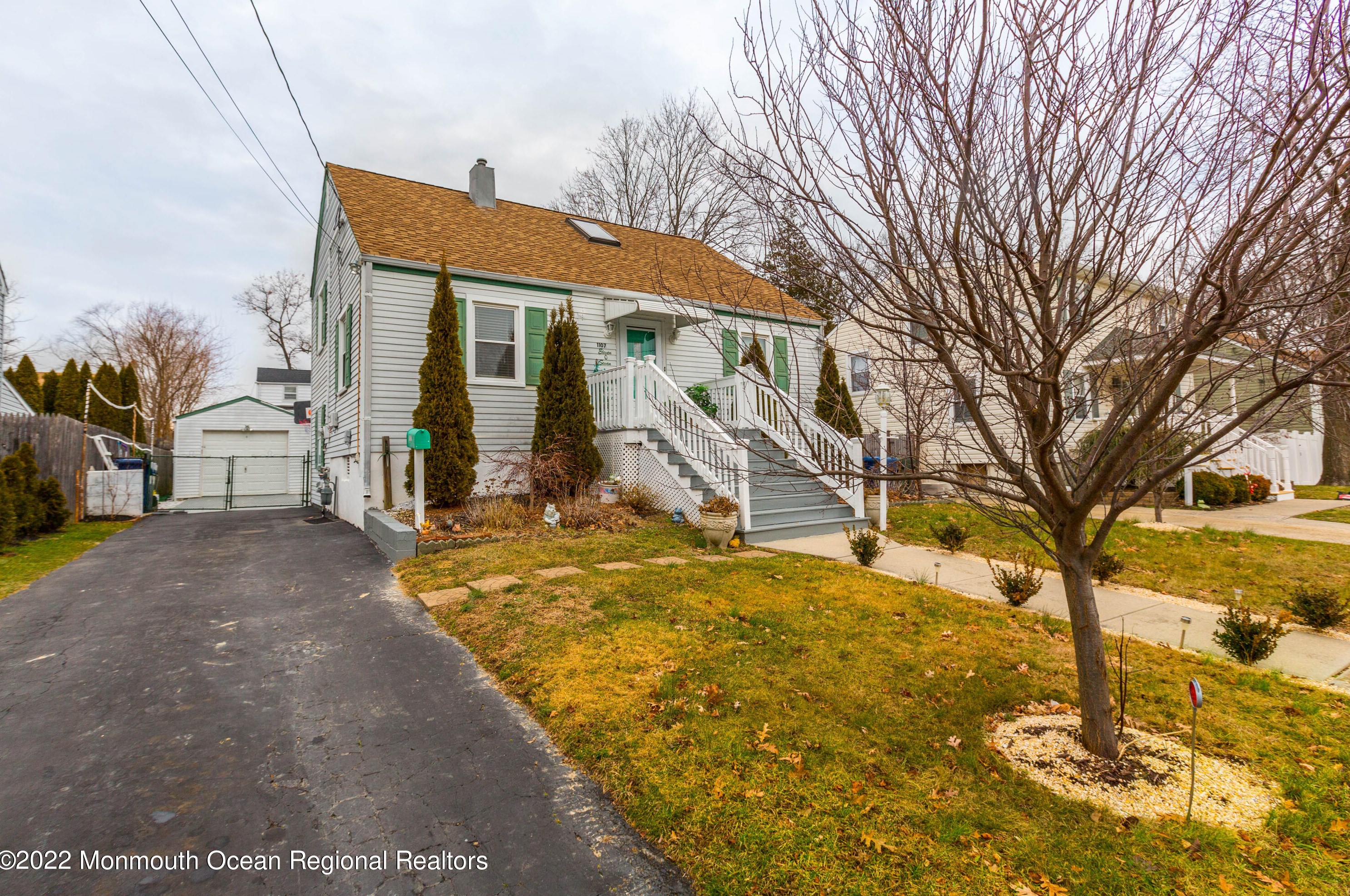 1107 Raymere Ave, Tinton Falls, NJ 07712