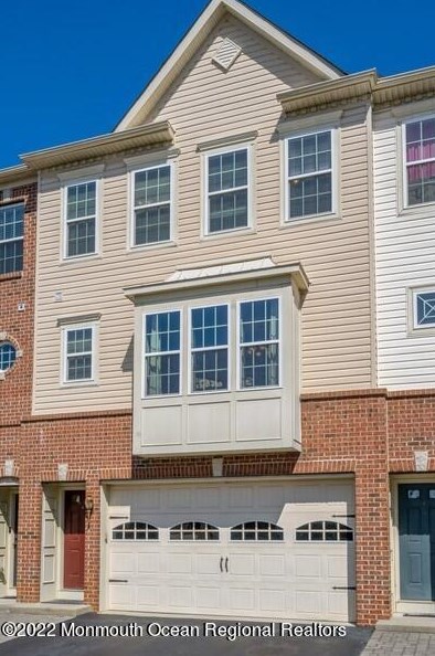 4 Hart Dr, Middletown, NJ 07748