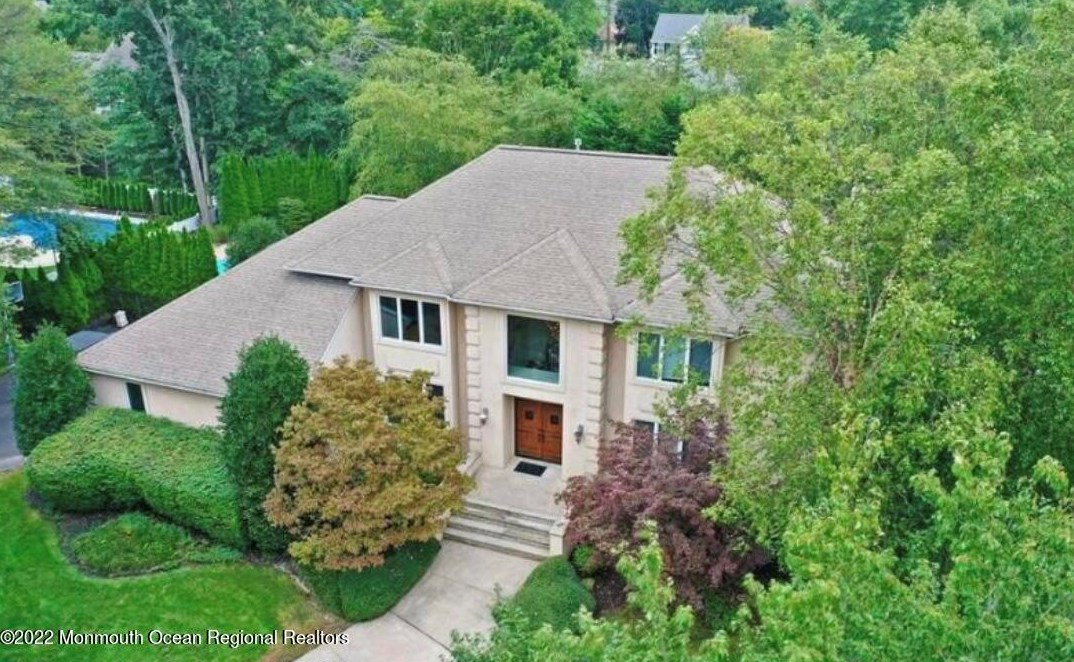 16 Nottingham Rd, Tinton Falls, NJ 07712