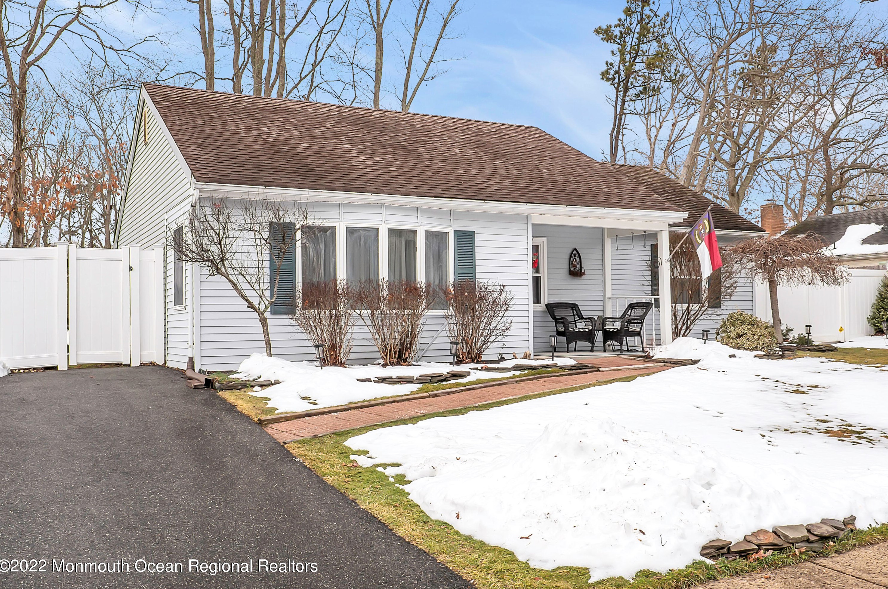 10 Chestnut Way Cir, Barnegat Township, NJ 08005-2026