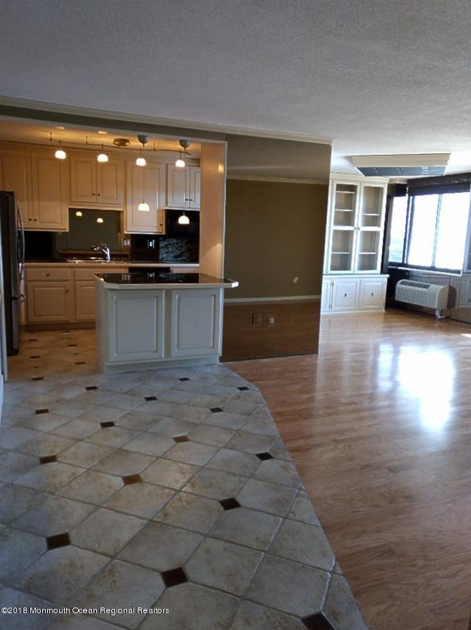 1 Channel Dr #1113, Monmouth Beach, NJ 07750