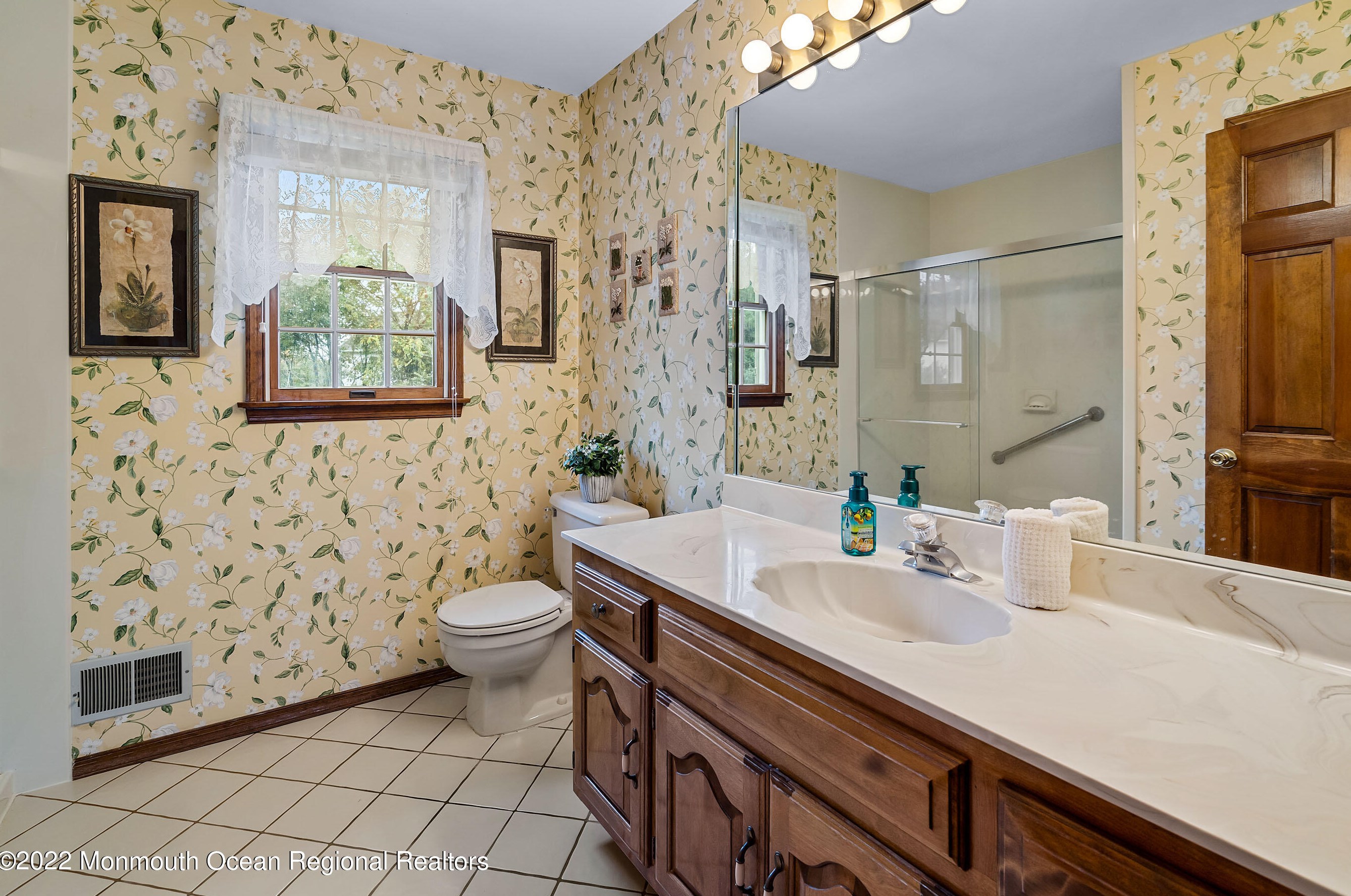 700 Michael Dr, Toms River NJ 08753-5687 exterior