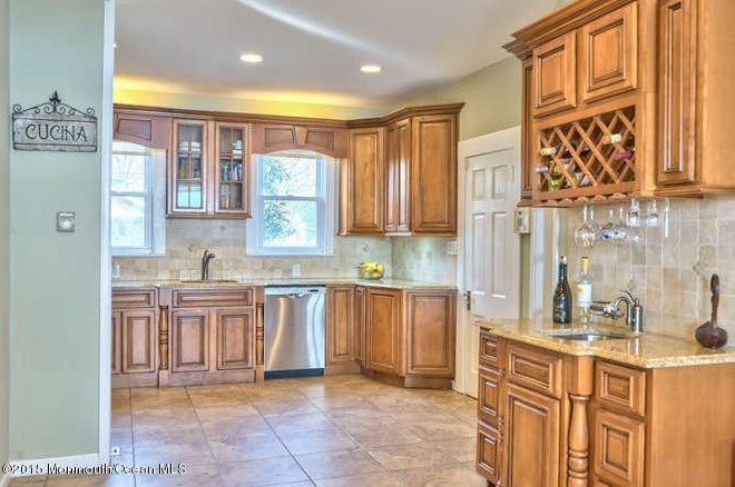 613 Bayside Ave, Beachwood NJ  08722-4109 exterior