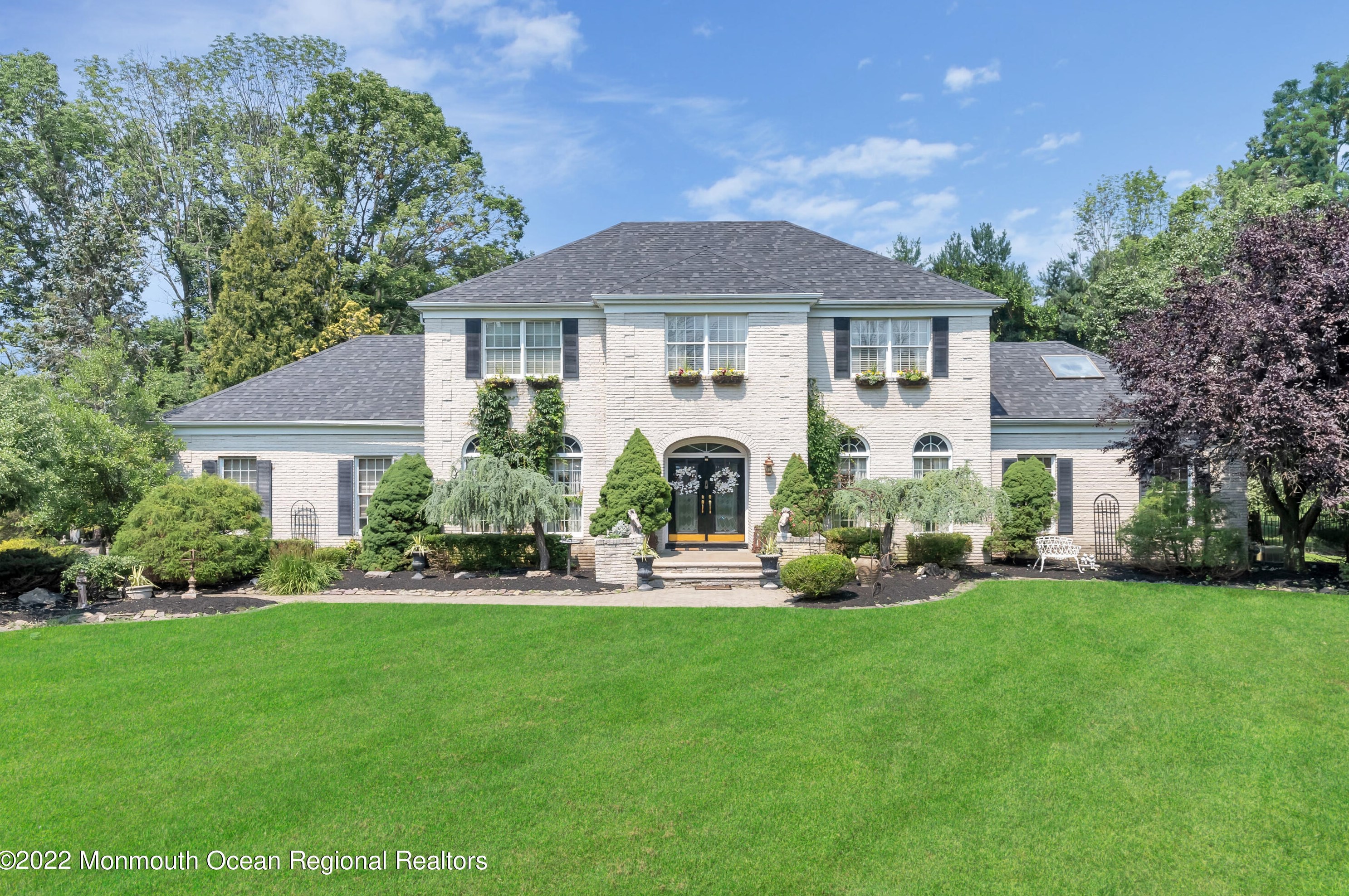 18 Birch Ln, Vanderburg, NJ 07722-2019