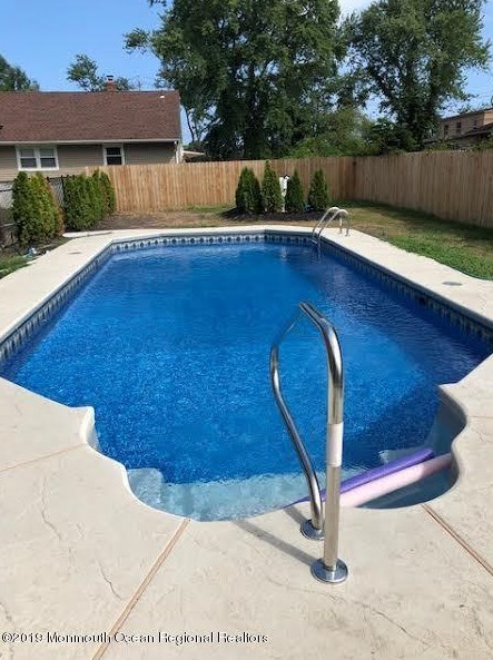 402 Deal Rd, Tinton Falls, NJ 07712