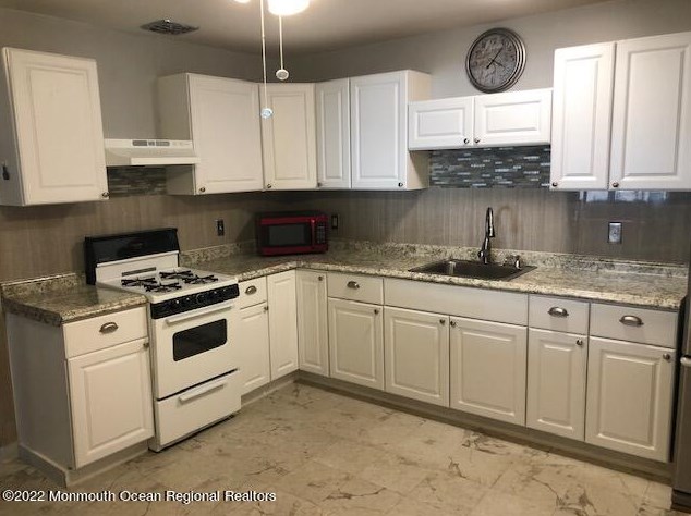 11 Cedar St #b, Toms River, NJ 08757