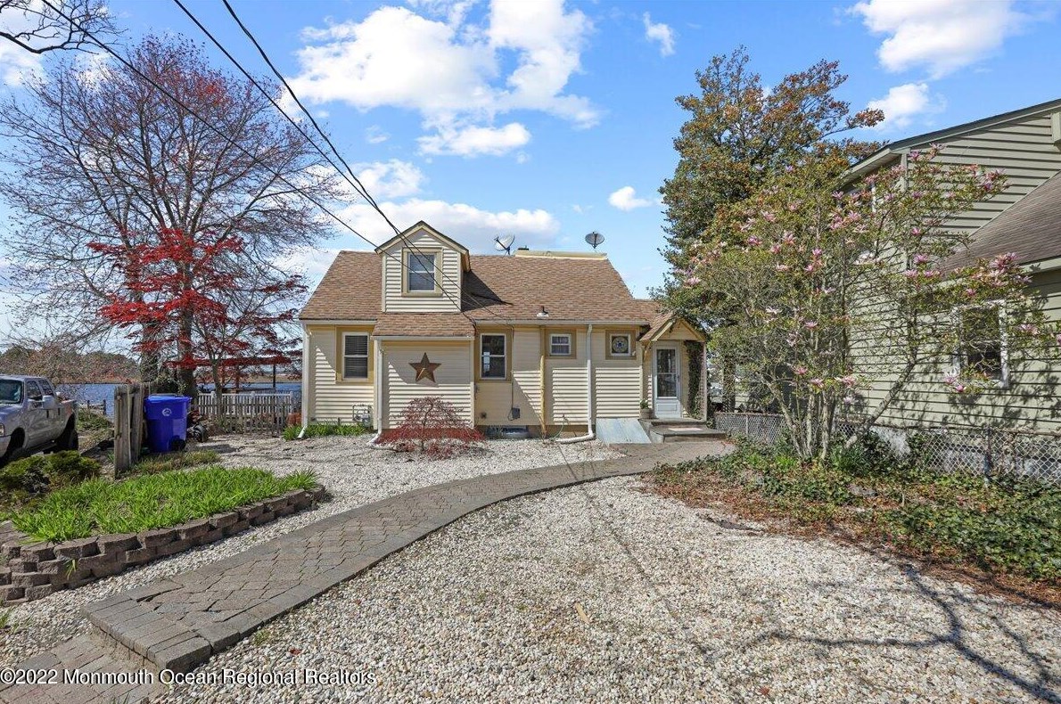 1 Pinehurst Rd, Bricktown, NJ 08723