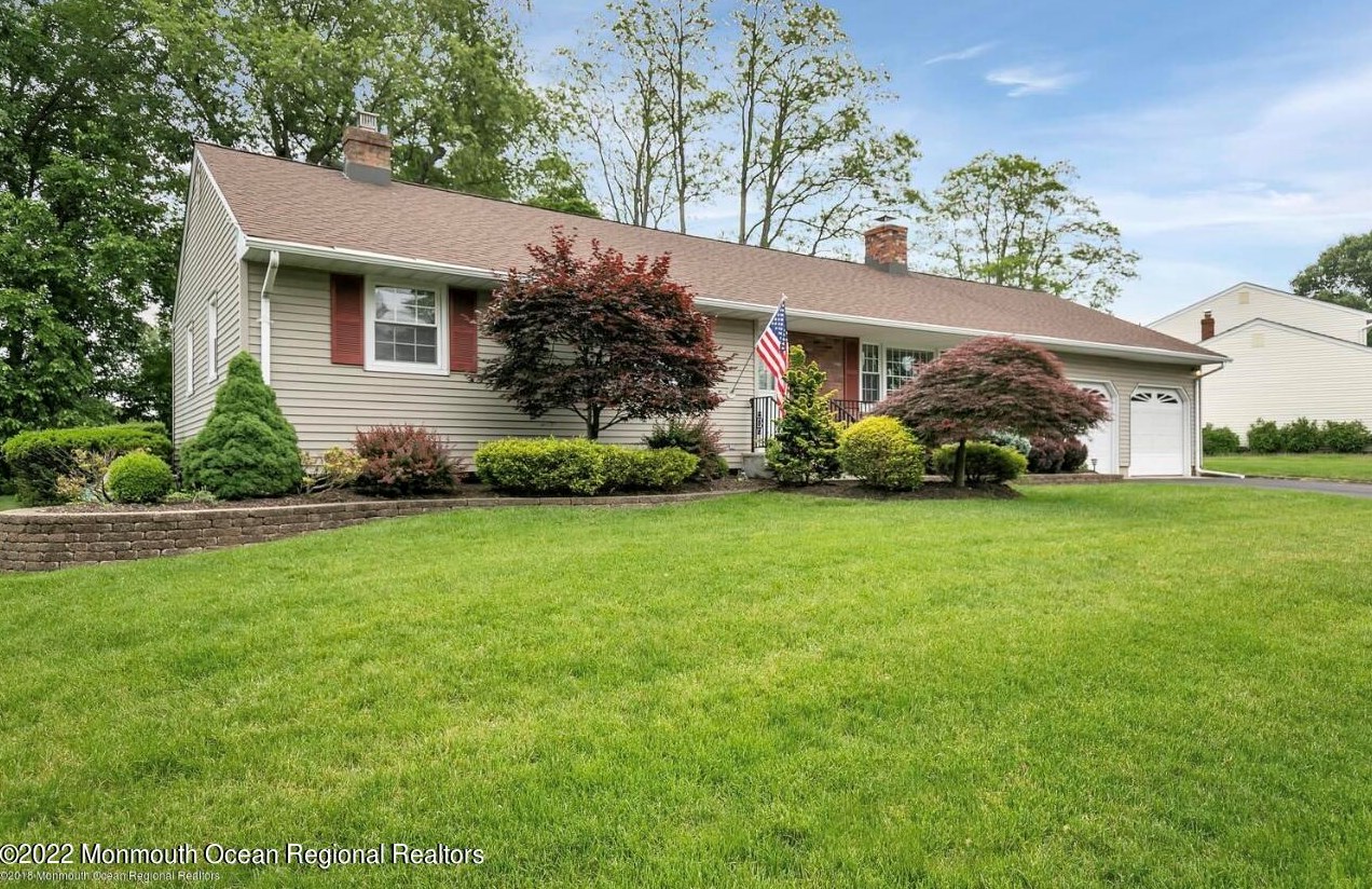 53 Heath Ave, Oakhurst, NJ 07755