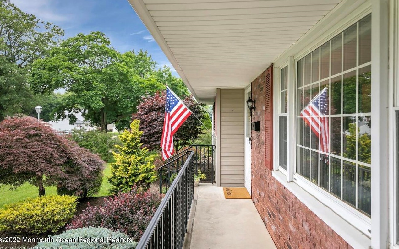 53 Heath Ave, Oakhurst NJ  07755-1023 exterior