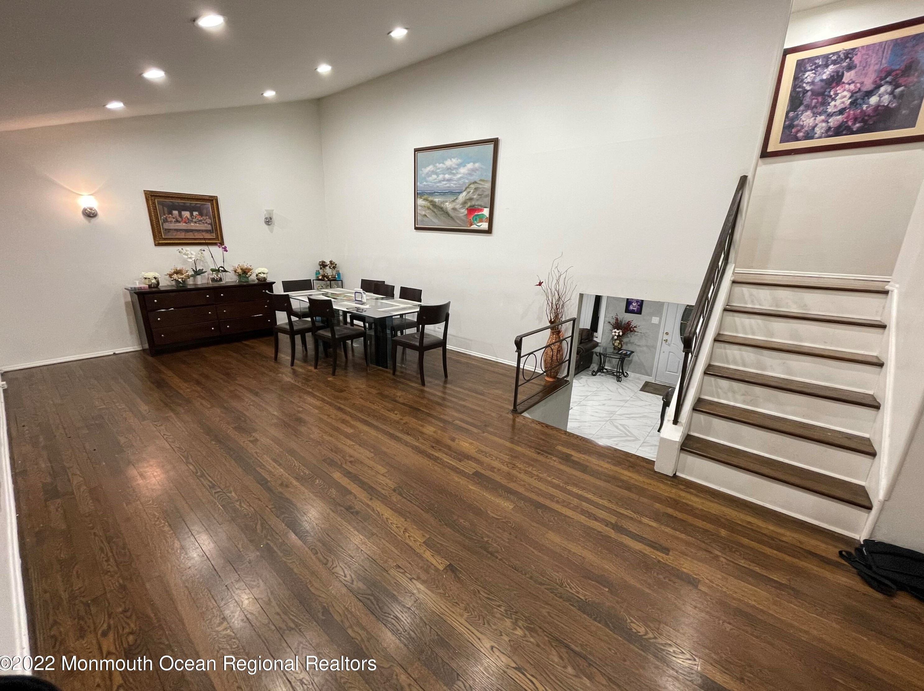 710 Park Ave, Oakhurst, NJ 07755-1015